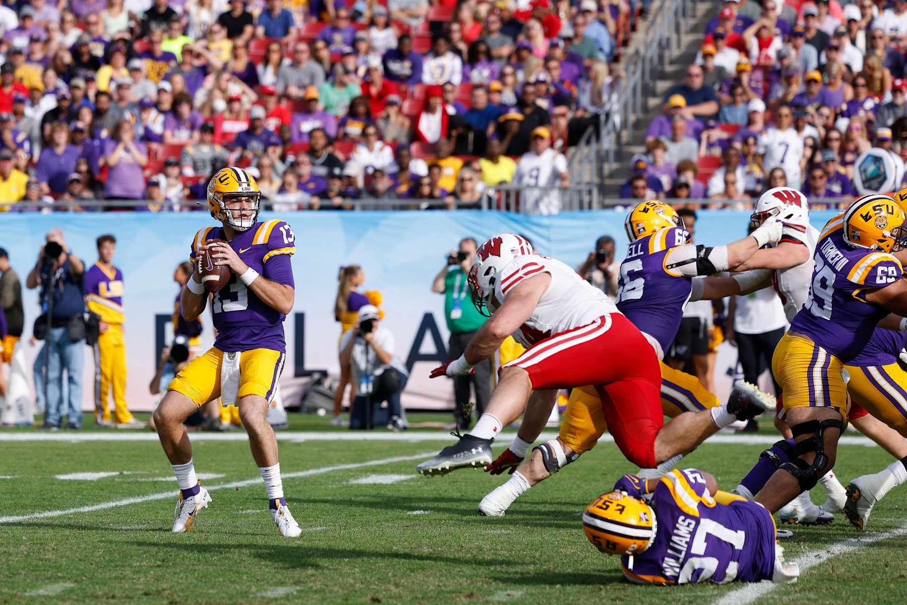 LSU Tigers quarterback Garrett Nussmeier