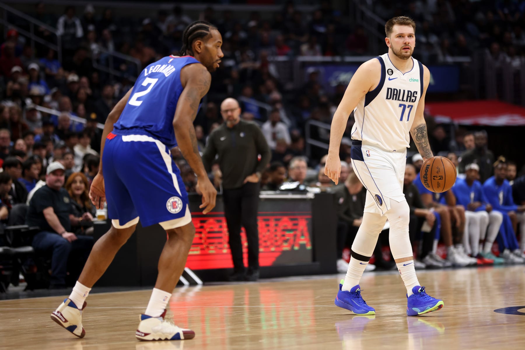 LOS ANGELES, CALIFORNIA - JANUARY 10: Luka Doncic #77 of the Dallas Mavericks dribbles against Kawhi Leonard #2 of the Los Angeles Clippers during the third quarter at Crypto.com Arena on January 10, 2023 in Los Angeles, California. NOTE TO USER: User expressly acknowledges and agrees that, by downloading and or using this photograph, User is consenting to the terms and conditions of the Getty Images License Agreement. (Photo by Katelyn Mulcahy/Getty Images)