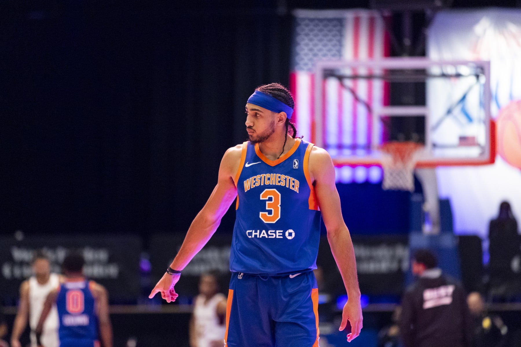 WHITE PLAINS, NY - JANUARY 16: Jacob Toppin #3 of the Westchester Knicks points during a game against the Cleveland Charge on January 16, 2024 in White Plains, New York. NOTE TO USER: User expressly acknowledges and agrees that, by downloading and/or using this photograph, user is consenting to the terms and conditions of the Getty Images License Agreement. Mandatory Copyright Notice: Copyright 2024 NBAE (Photo by David L. Nemec/NBAE via Getty Images)
