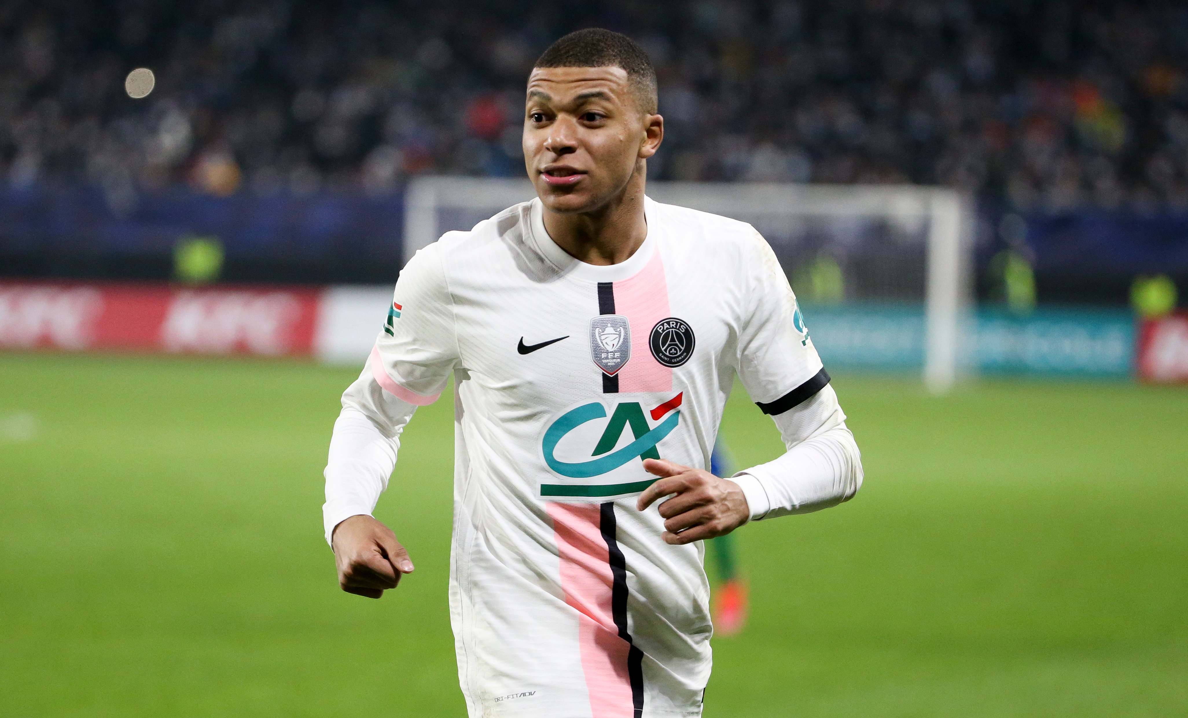 VALENCIENNES, FRANCE - DECEMBER 19: Kylian Mbappe of PSG during the French Cup match between Entente Feignes-Aulnoye and Paris Saint-Germain (PSG) at Stade du Hainaut on December 19, 2021 in Valenciennes, France. (Photo by John Berry/Getty Images )