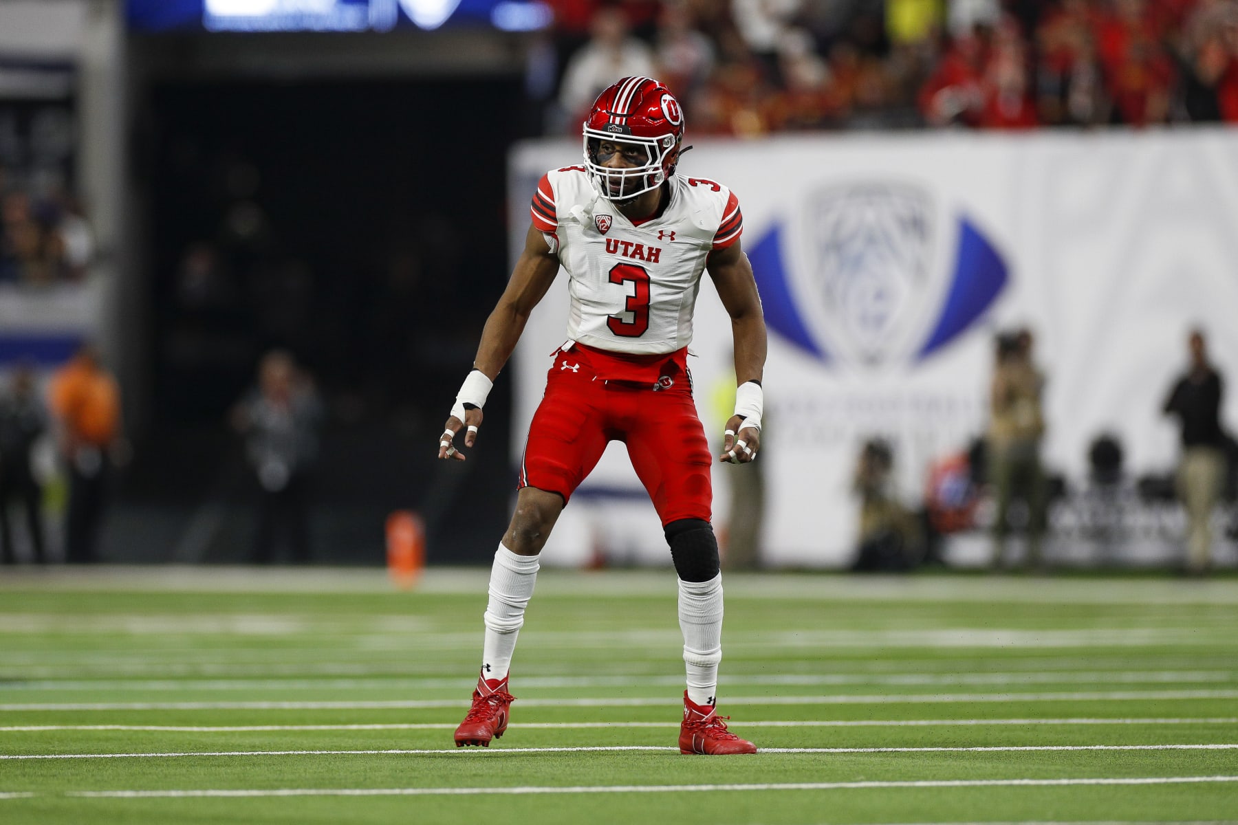 LAS VEGAS, NV - DECEMBER 02: Utah Utes linebacker Mohamoud Diabate (3) in a defensive stance during the Pac-12 Championship football game between the Utah Utes and the USC Trojans on December 2, 2022 at Allegiant Stadium in Las Vegas. (Photo by Brandon Sloter/Icon Sportswire via Getty Images)