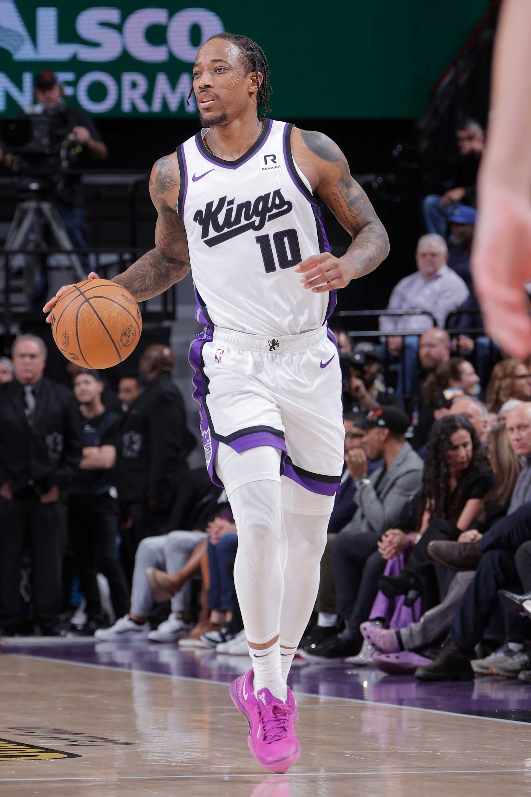 SACRAMENTO, CA - JANUARY 6: DeMar DeRozan #10 of the Sacramento Kings dribbles the ball during the game against the Miami Heat on January 6, 2025 at Golden 1 Center in Sacramento, California. NOTE TO USER: User expressly acknowledges and agrees that, by downloading and or using this Photograph, user is consenting to the terms and conditions of the Getty Images License Agreement. Mandatory Copyright Notice: Copyright 2025 NBAE (Photo by Rocky Widner/NBAE via Getty Images)