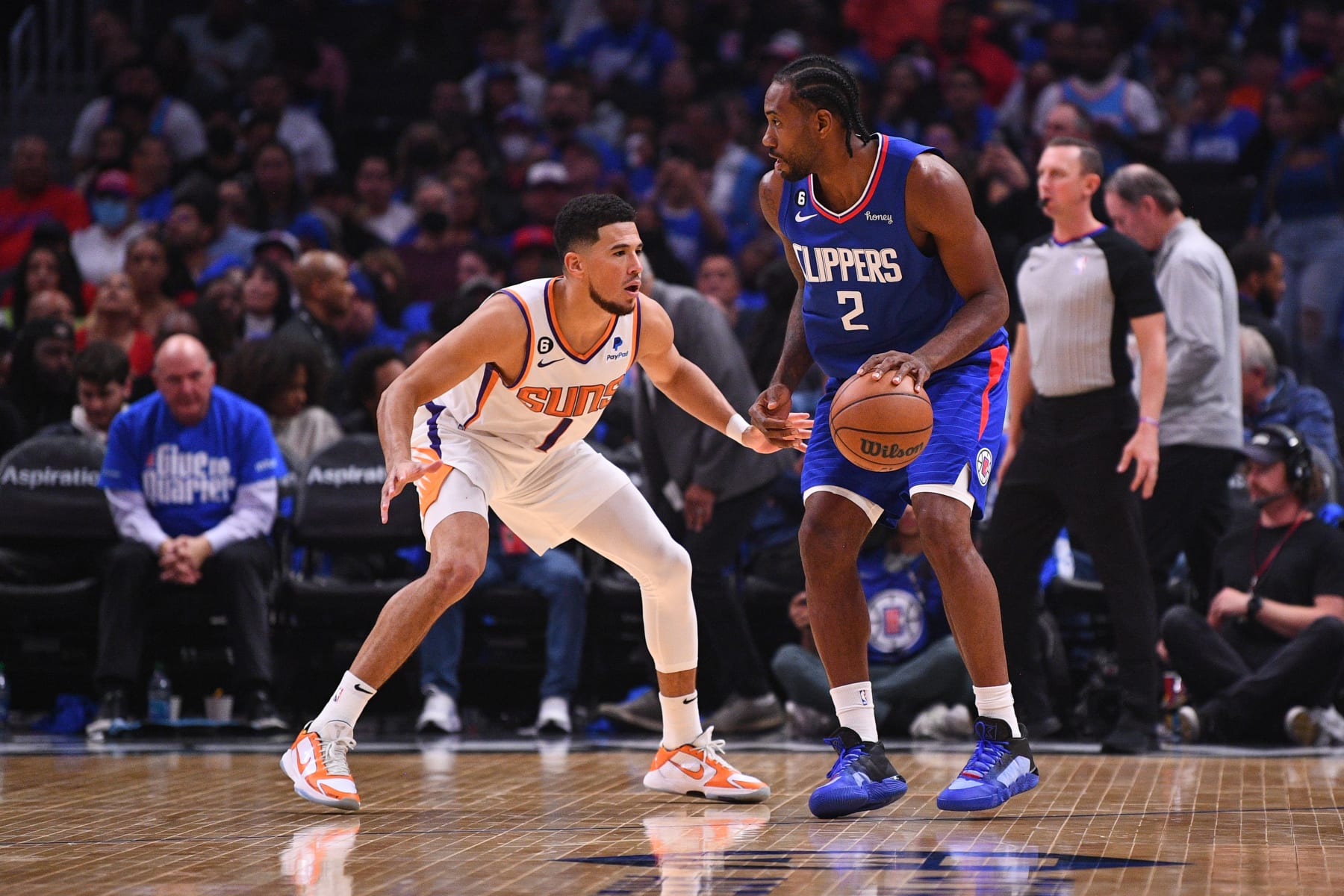 LOS ANGELES, CA - OCTOBER 23: Los Angeles Clippers forward Kawhi Leonard (2) guarded by Phoenix Suns guard Devin Booker (1) during a NBA game between the Phoenix Suns and the Los Angeles Clippers on October 23, 2022 at Crypto.com Arena in Los Angeles, CA. (Photo by Brian Rothmuller/Icon Sportswire via Getty Images)
