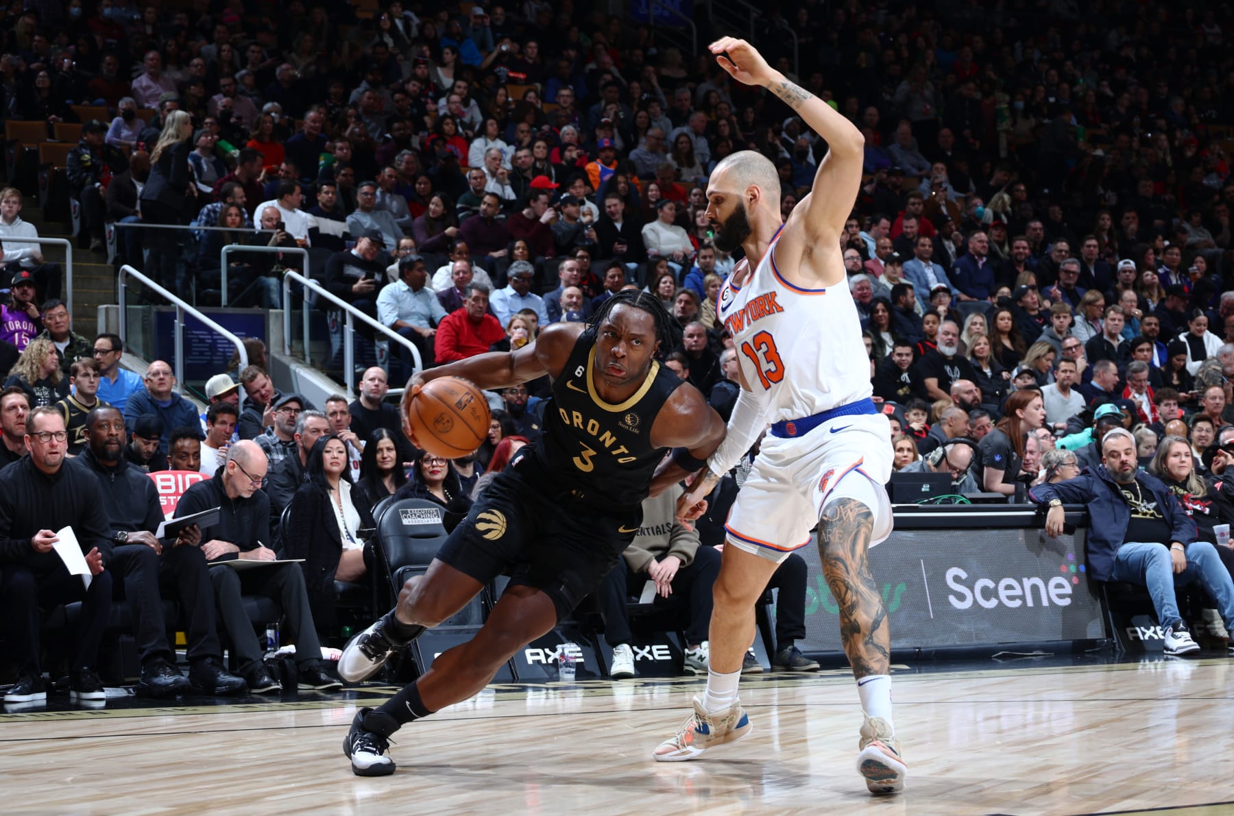 TORONTO, CANADA - JANUARY 6: OG Anunoby #3 of the Toronto Raptors drives to the basket during the game against the New York Knicks on January 6, 2023 at the Scotiabank Arena in Toronto, Ontario, Canada.  NOTE TO USER: User expressly acknowledges and agrees that, by downloading and or using this Photograph, user is consenting to the terms and conditions of the Getty Images License Agreement.  Mandatory Copyright Notice: Copyright 2022 NBAE (Photo by Vaughn Ridley/NBAE via Getty Images)