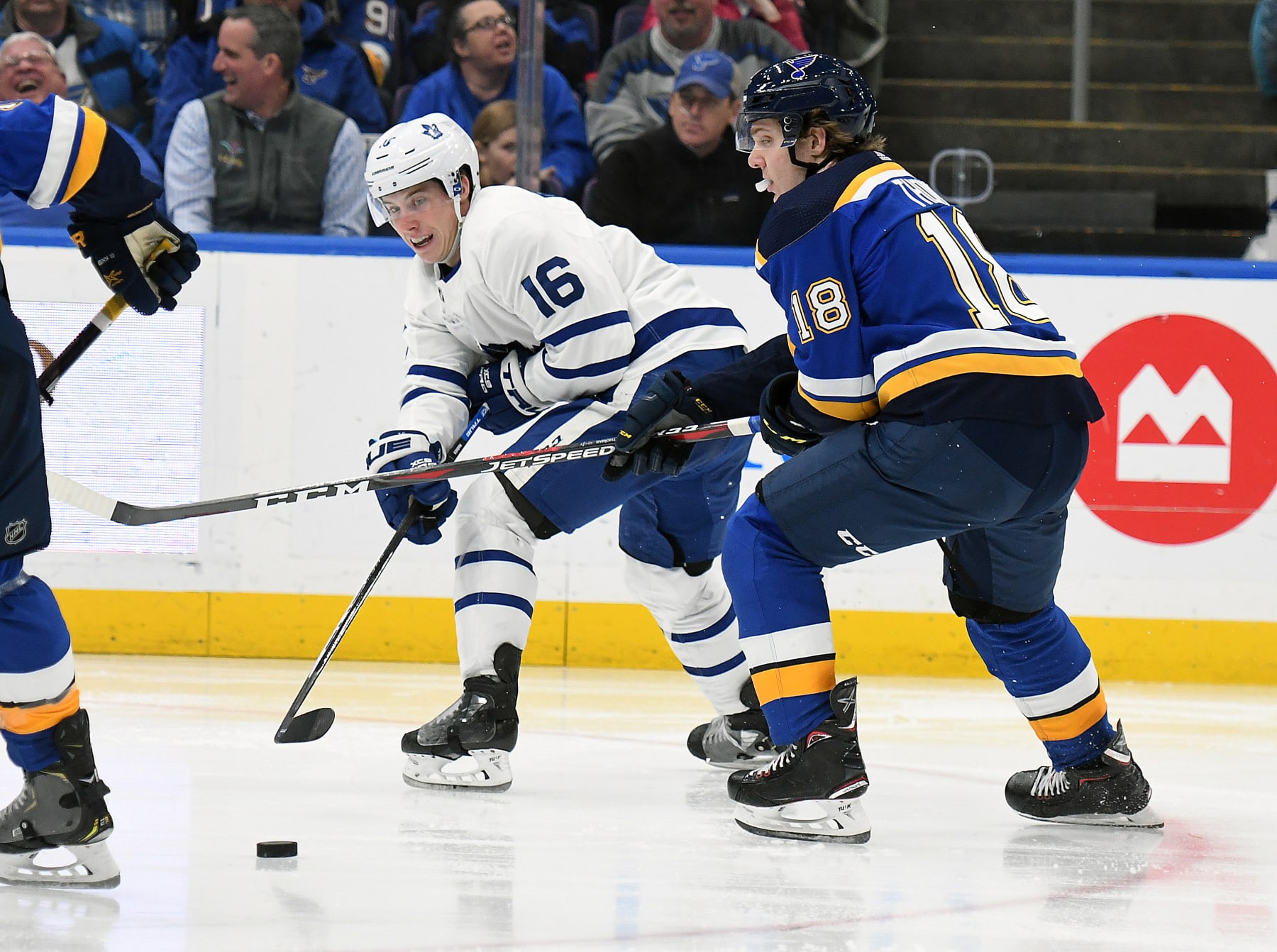 ST. LOUIS, MO - FEBRUARY 19: Maple Leafs rightwing Mitchell Marner (16) controls the puck as St. Louis Blues center Robert Thomas (18) defends during an NHL game between the Toronto Maple Leafs and the St. Louis Blues on February 19, 2019, at Enterprise Center, St. Louis, MO. (Photo by Keith Gillett/Icon Sportswire via Getty Images)