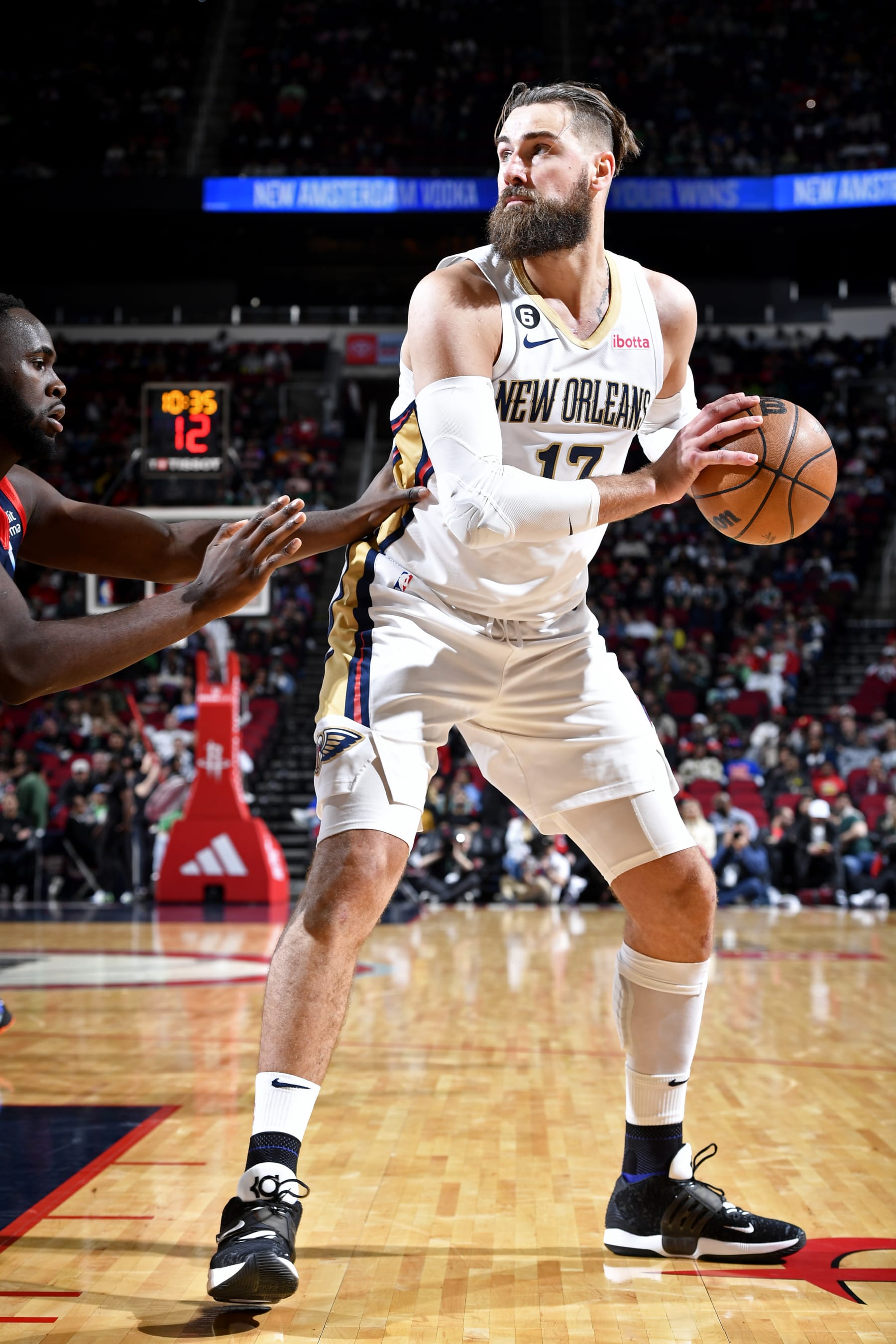 HOUSTON, TX - MARCH 17:  Jonas Valanciunas #17 of the New Orleans Pelicans handles the ball against the Houston Rockets on March 17, 2023 at the Toyota Center in Houston, Texas. NOTE TO USER: User expressly acknowledges and agrees that, by downloading and or using this photograph, User is consenting to the terms and conditions of the Getty Images License Agreement. Mandatory Copyright Notice: Copyright 2023 NBAE (Photo by Logan Riely/NBAE via Getty Images)