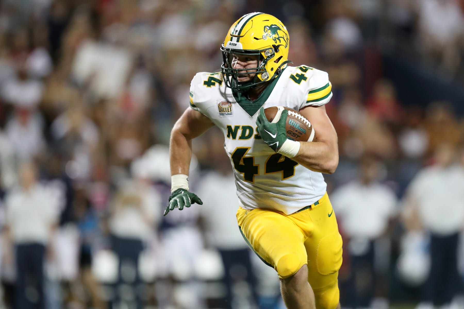 TUCSON, AZ - SEPTEMBER 17: North Dakota State Bison fullback Hunter Luepke #44 during the second half of a college football game between the North Dakota State Bison and the University of Arizona Wildcats on September 17, 2022 at Arizona Stadium in Tucson, AZ.  (Photo by Christopher Hook/Icon Sportswire via Getty Images)