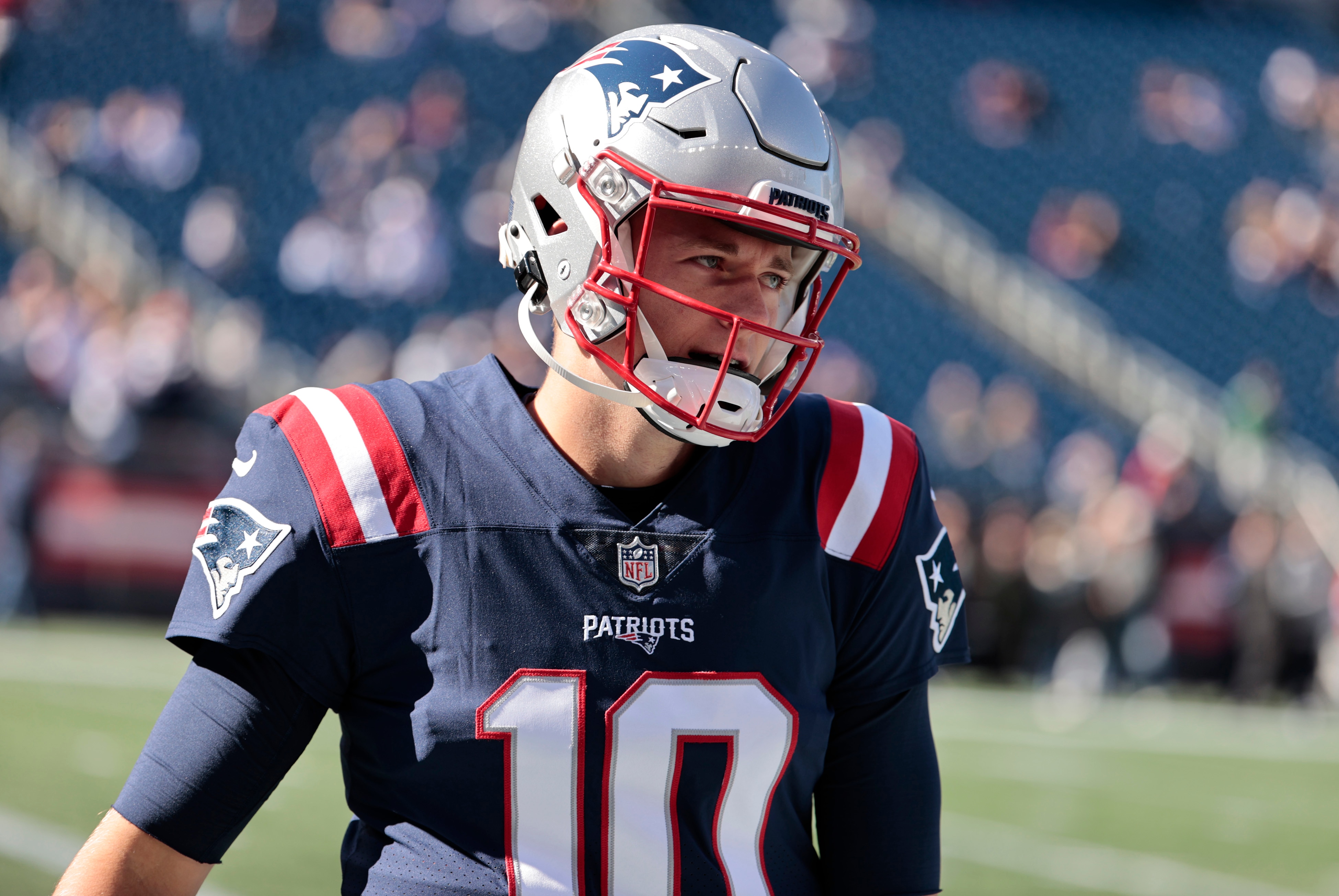 FOXBOROUGH, MA - OCTOBER 24: New England Patriots quarterback Mac Jones (10) in warm up before a game between the New England Patriots and the New York Jets on October 24, 2021, at Gillette Stadium in Foxborough, Massachusetts. (Photo by Fred Kfoury III/Icon Sportswire via Getty Images)