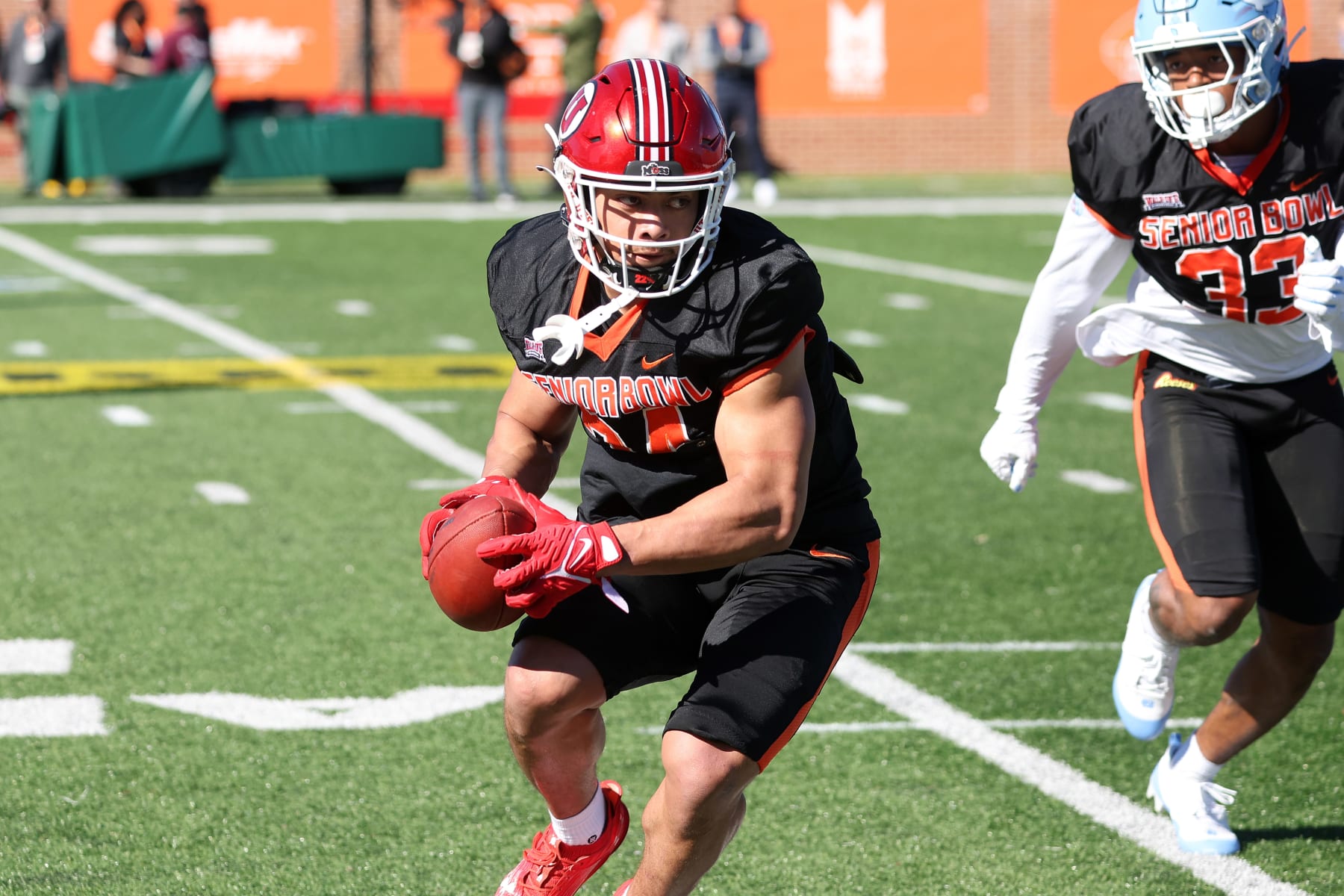 MOBILE, AL - JANUARY 31: National defensive back Sione Vaki of Utah (34) during the National team practice for the Reese's Senior Bowl on January 31, 2024 at Hancock Whitney Stadium in Mobile, Alabama.  (Photo by Michael Wade/Icon Sportswire via Getty Images)