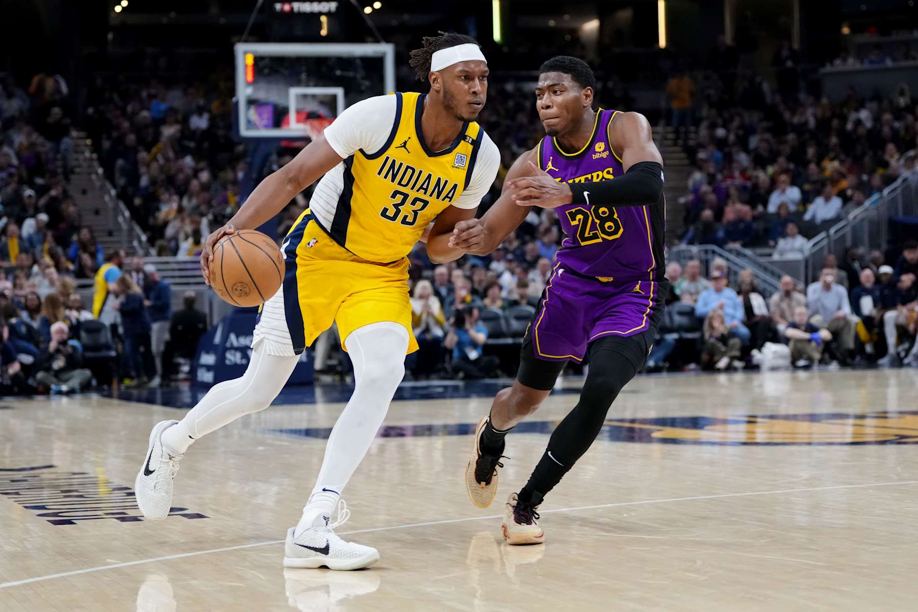 INDIANAPOLIS, INDIANA - MARCH 29: Myles Turner #33 of the Indiana Pacers dribbles the ball while being guarded by Rui Hachimura #28 of the Los Angeles Lakers in the third quarter at Gainbridge Fieldhouse on March 29, 2024 in Indianapolis, Indiana. NOTE TO USER: User expressly acknowledges and agrees that, by downloading and or using this photograph, User is consenting to the terms and conditions of the Getty Images License Agreement. (Photo by Dylan Buell/Getty Images)