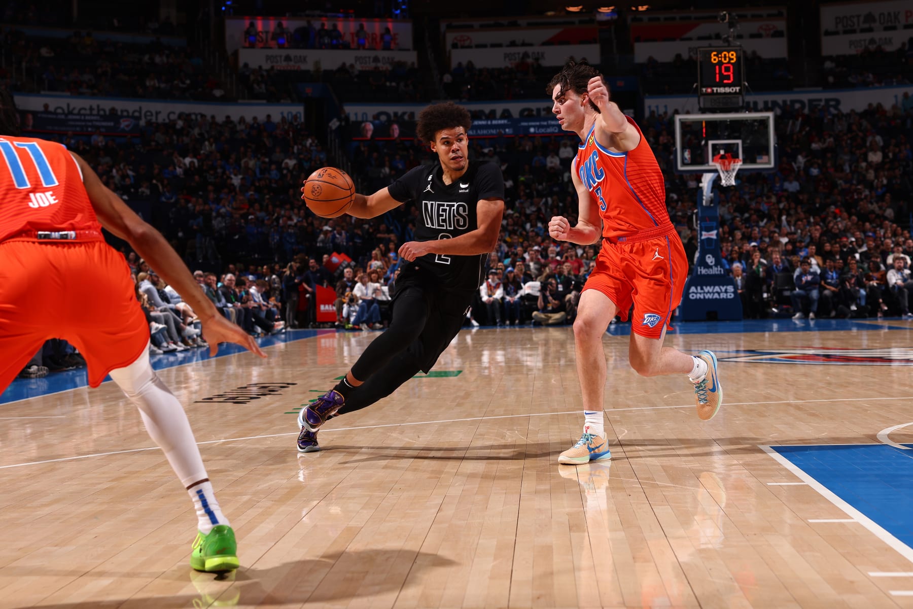 OKLAHOMA CITY, OK - MARCH 14: Cameron Johnson #2 of the Brooklyn Nets drives to the basket during the game against the Oklahoma City Thunder on March 14, 2023 at Paycom Arena in Oklahoma City, Oklahoma. NOTE TO USER: User expressly acknowledges and agrees that, by downloading and or using this photograph, User is consenting to the terms and conditions of the Getty Images License Agreement. Mandatory Copyright Notice: Copyright 2023 NBAE (Photo by Zach Beeker/NBAE via Getty Images)