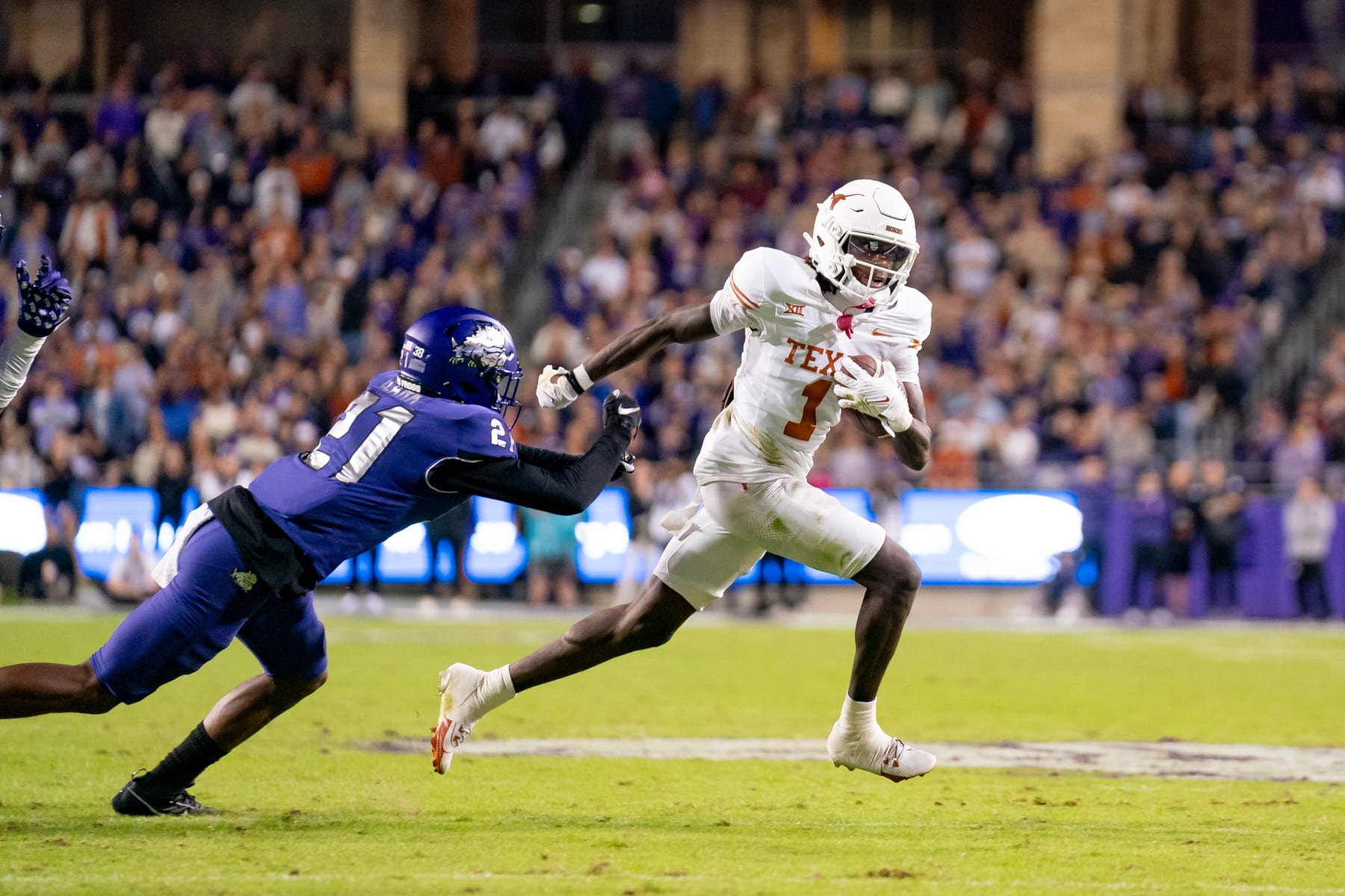 FORT WORTH, TX - NOVEMBER 11:Texas Longhorns wide receiver Xavier Worthy (1) makes a defender miss during a game between the Texas Longhorns and TCU Horned Frogs college football game on November 11, 2023 at Amon G. Carter Stadium in Fort Worth, TX. (Photo by Chris Leduc/Icon Sportswire via Getty Images)