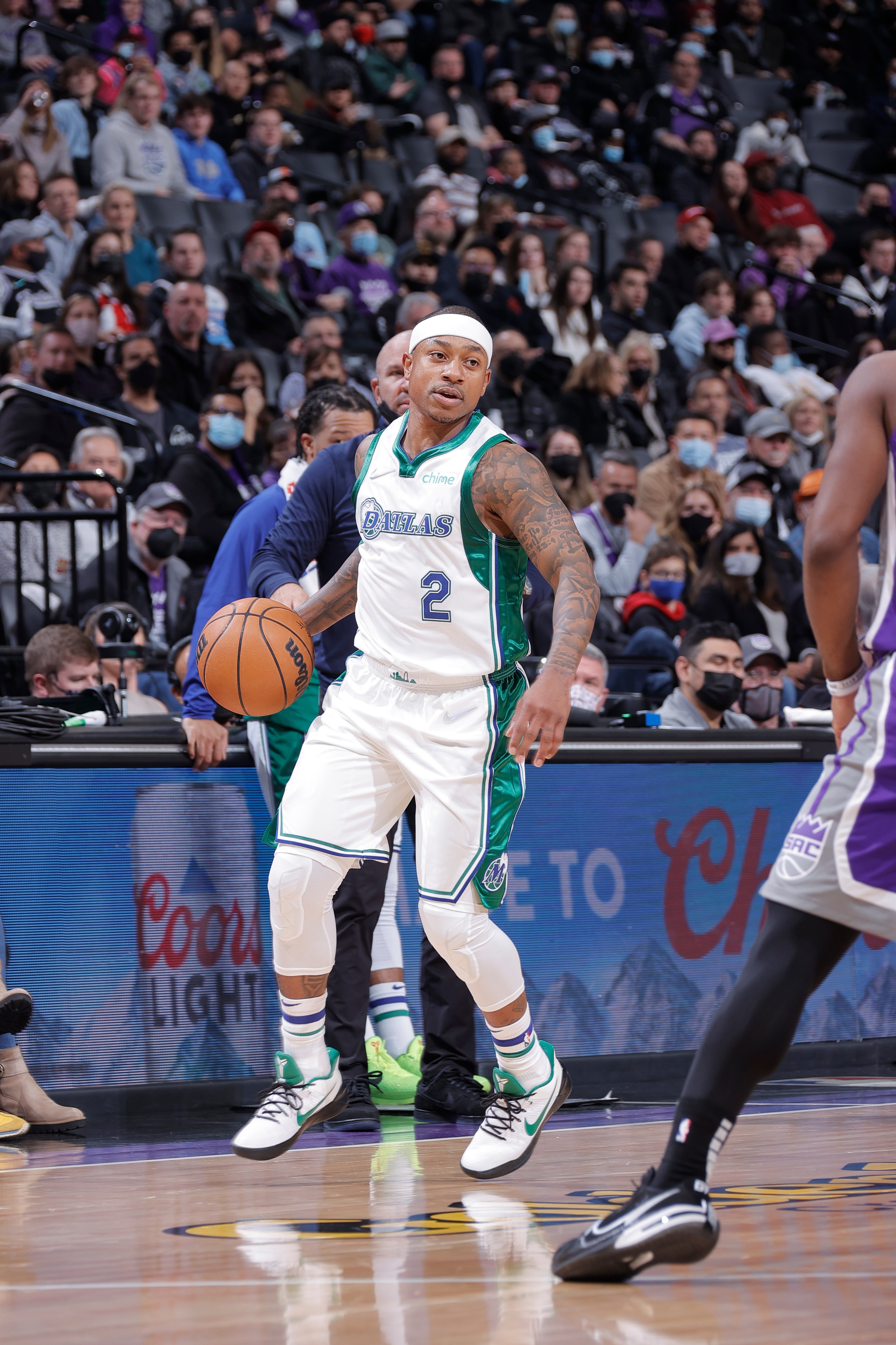 SACRAMENTO, CA - DECEMBER 29: Isaiah Thomas #2 of the Dallas Mavericks dribbles the ball during the game against the Sacramento Kings on December 29, 2021 at Golden 1 Center in Sacramento, California. NOTE TO USER: User expressly acknowledges and agrees that, by downloading and or using this Photograph, user is consenting to the terms and conditions of the Getty Images License Agreement. Mandatory Copyright Notice: Copyright 2021 NBAE (Photo by Rocky Widner/NBAE via Getty Images)