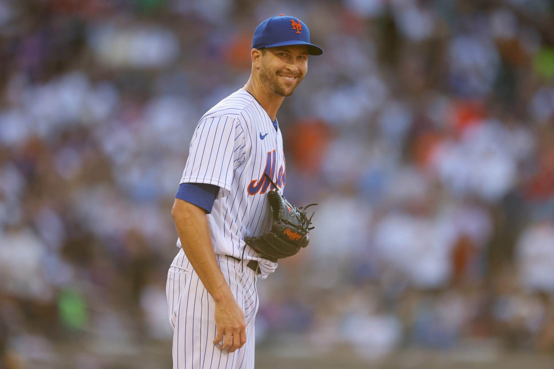 NEW YORK, NEW YORK - AUGUST 07: Jacob deGrom #48 of the New York Mets looks on in the sixth inning against the Atlanta Braves at Citi Field on August 07, 2022 in New York City. (Photo by Mike Stobe/Getty Images)