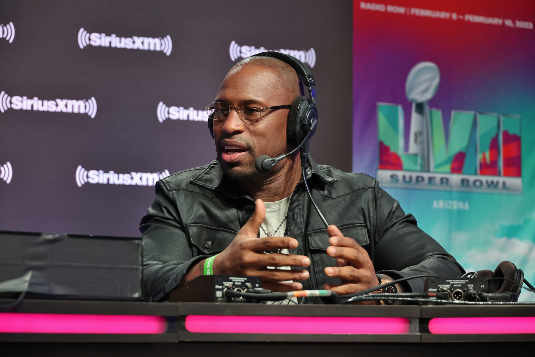 PHOENIX, ARIZONA - FEBRUARY 10: Vernon Davis attends SiriusXM At Super Bowl LVII on February 10, 2023 in Phoenix, Arizona. (Photo by Cindy Ord/Getty Images for SiriusXM)