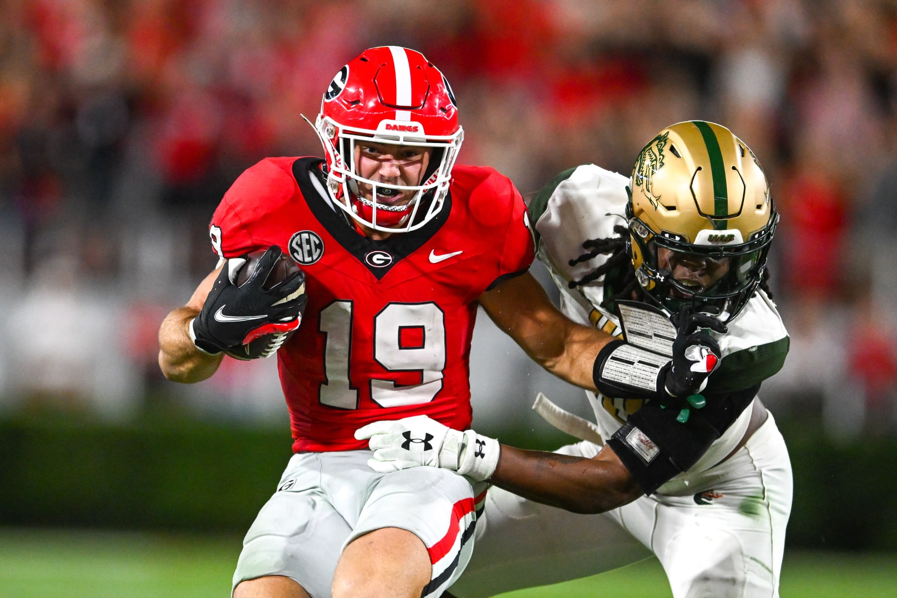 ATLANTA, GA  SEPTEMBER 23:  Georgia tight end Brock Bowers (19) runs with the ball after a reception during the college football game between the UAB Blazers and the Georgia Bulldogs on September 23rd, 2023 at Sanford Stadium in Athens, GA.  (Photo by Rich von Biberstein/Icon Sportswire via Getty Images)