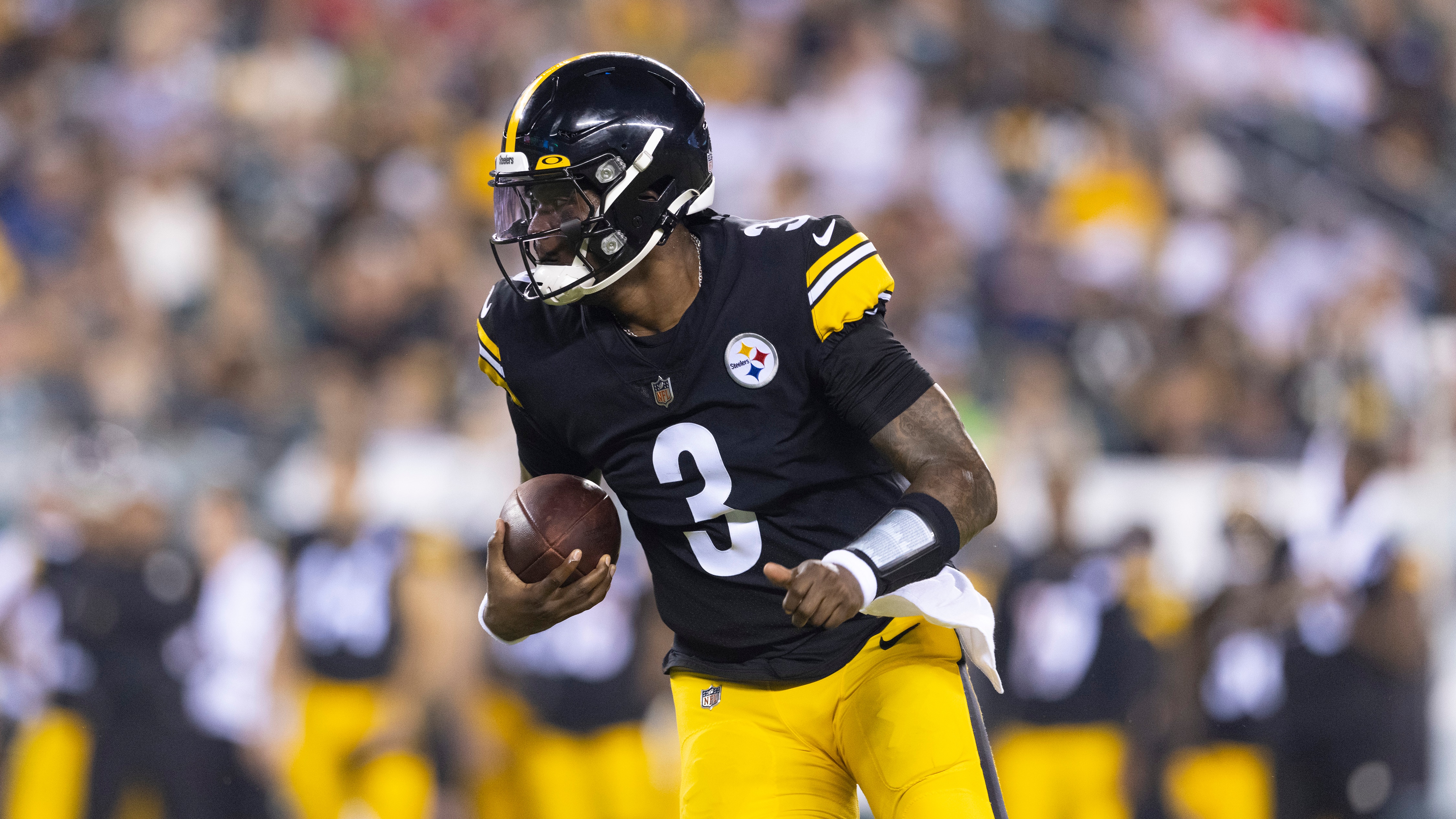 PHILADELPHIA, PA - AUGUST 12: Dwayne Haskins #3 of the Pittsburgh Steelers runs the ball against the Philadelphia Eagles during the preseason game at Lincoln Financial Field on August 12, 2021 in Philadelphia, Pennsylvania. (Photo by Mitchell Leff/Getty Images)