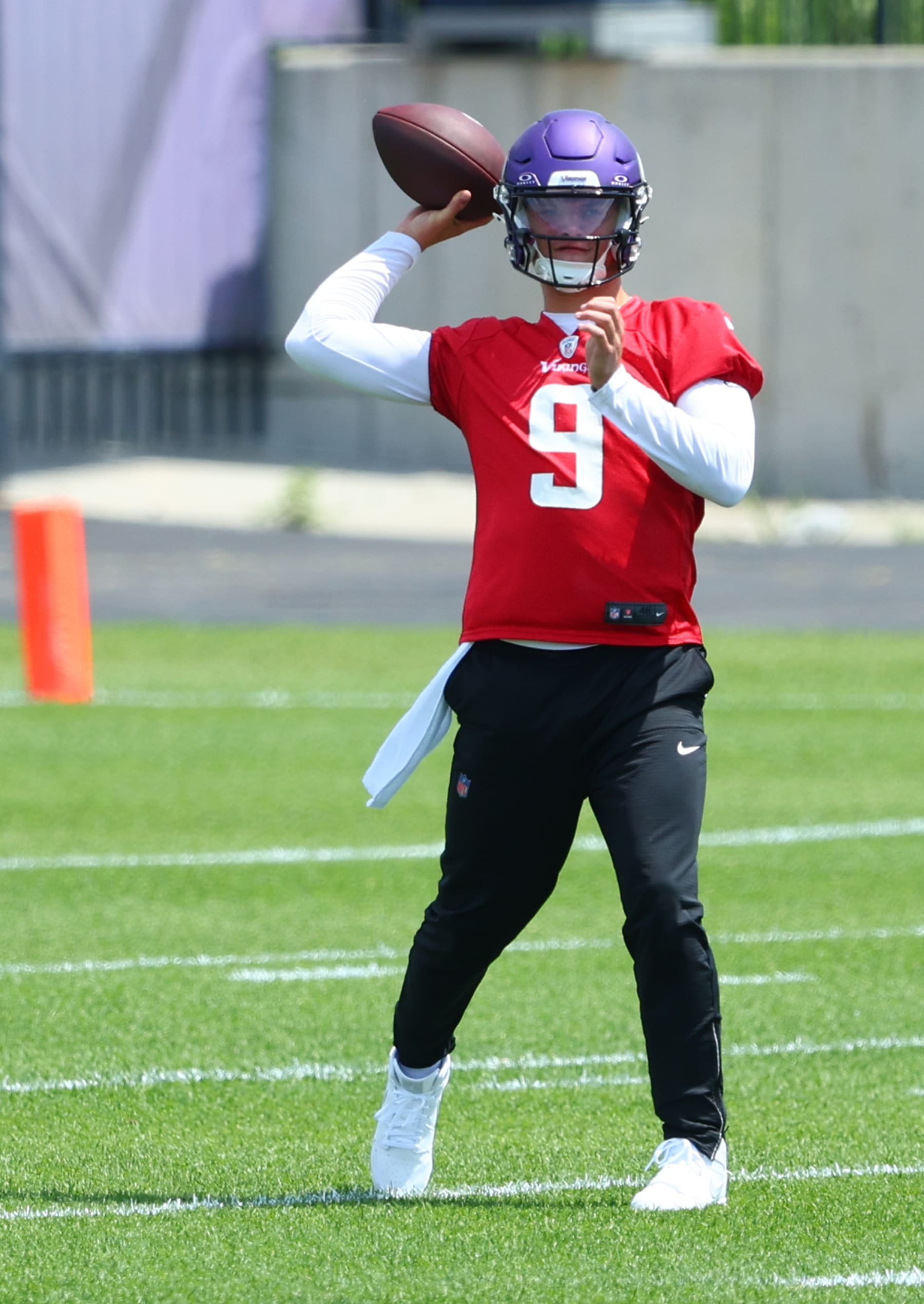 EAGAN, MINNESOTA - JUNE 04: J.J. McCarthy #9 of the Minnesota Vikings practices during Minnesota Vikings mandatory minicamp at Twin Cities Orthopedics Performance Center on June 04, 2024 in Eagan, Minnesota.(Photo by Adam Bettcher/Getty Images)