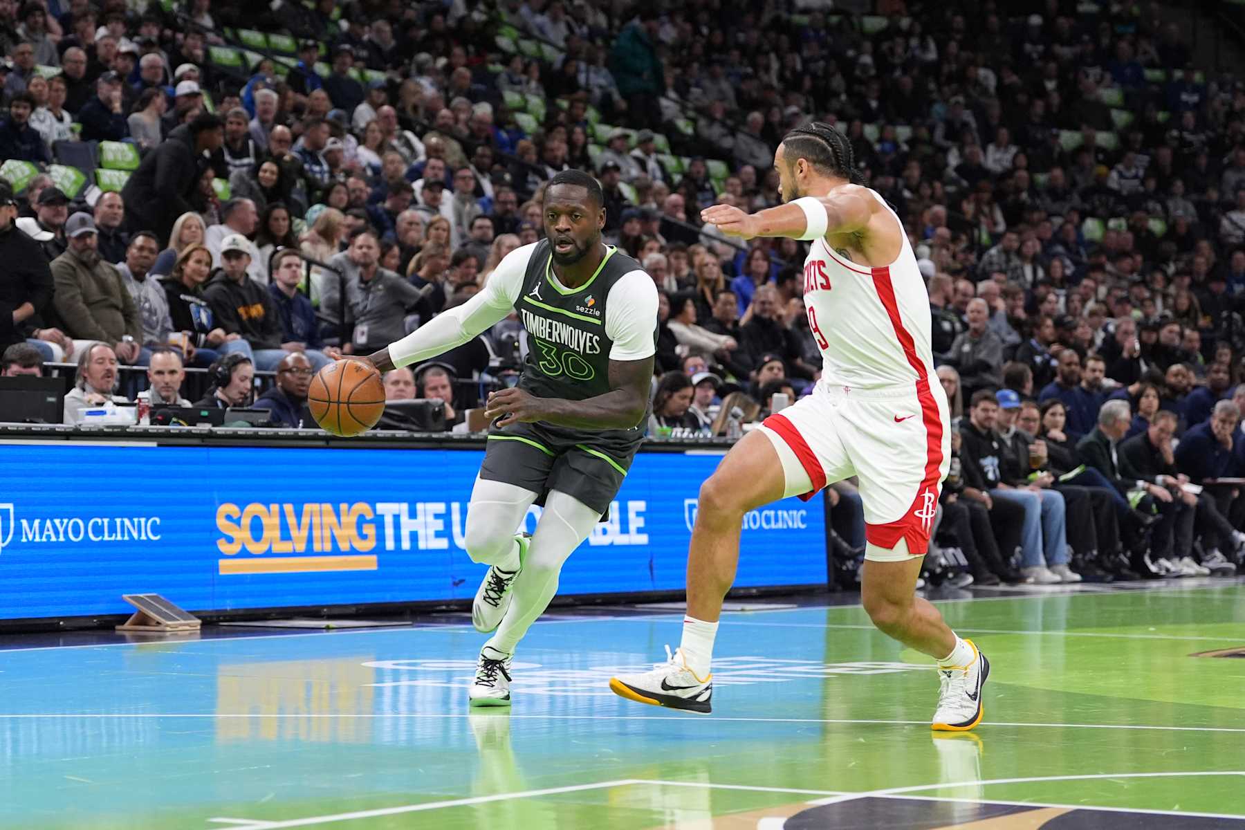 MINNEAPOLIS, MN -  NOVEMBER 26: Julius Randle #30 of the Minnesota Timberwolves drives to the basket during the game against the Houston Rockets during the Emirates NBA Cup game on November 26, 2024 at Target Center in Minneapolis, Minnesota. NOTE TO USER: User expressly acknowledges and agrees that, by downloading and or using this Photograph, user is consenting to the terms and conditions of the Getty Images License Agreement. Mandatory Copyright Notice: Copyright 2024 NBAE (Photo by Jordan Johnson/NBAE via Getty Images)