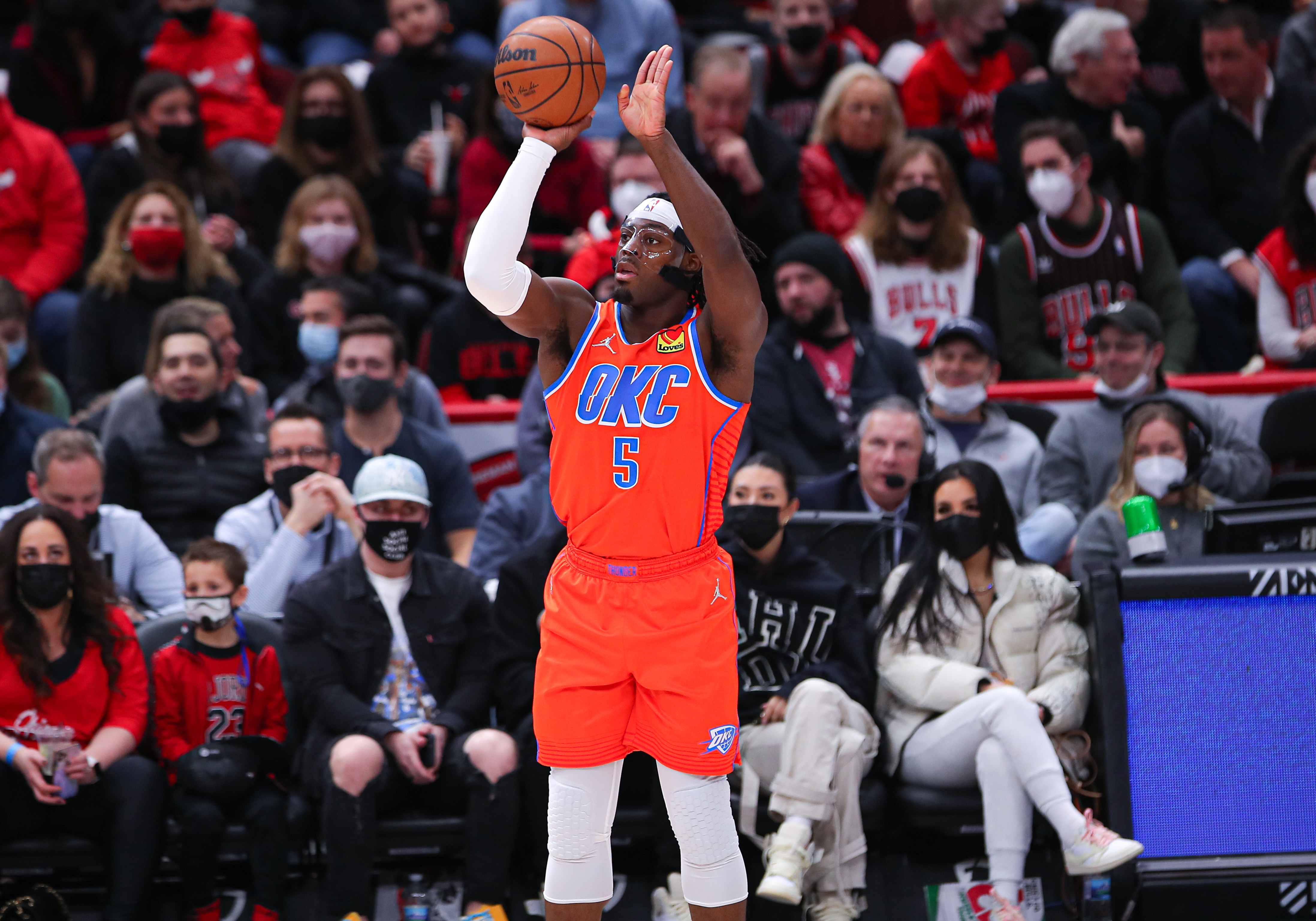 CHICAGO, IL - FEBRUARY 12: Oklahoma City Thunder forward Luguentz Dort (5) shoots a three point basket during a NBA game between the Oklahoma City Thunder and the Chicago Bulls on February 12, 2022 at the United Center in Chicago, IL. (Photo by Melissa Tamez/Icon Sportswire via Getty Images)