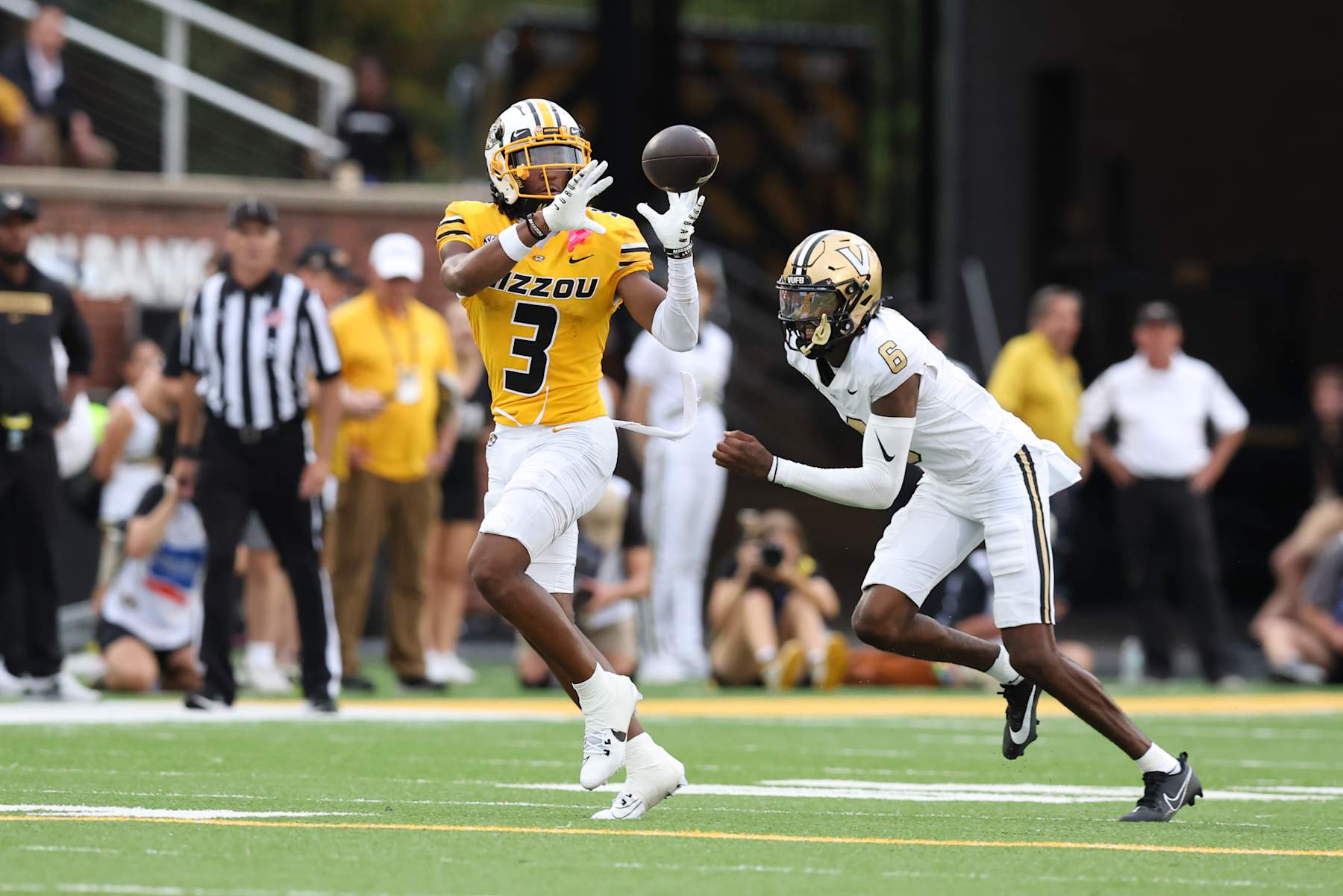 COLUMBIA, MO - SEPTEMBER 21: Missouri Tigers wide receiver Luther Burden III (3) makes a catch in front of Vanderbilt Commodores cornerback Kolbey Taylor (6) in the third quarter of an SEC football game between the Vanderbilt Commodores and Missouri Tigers on September 21, 2024 at Memorial Stadium in Columbia, MO. (Photo by Scott Winters/Icon Sportswire via Getty Images)