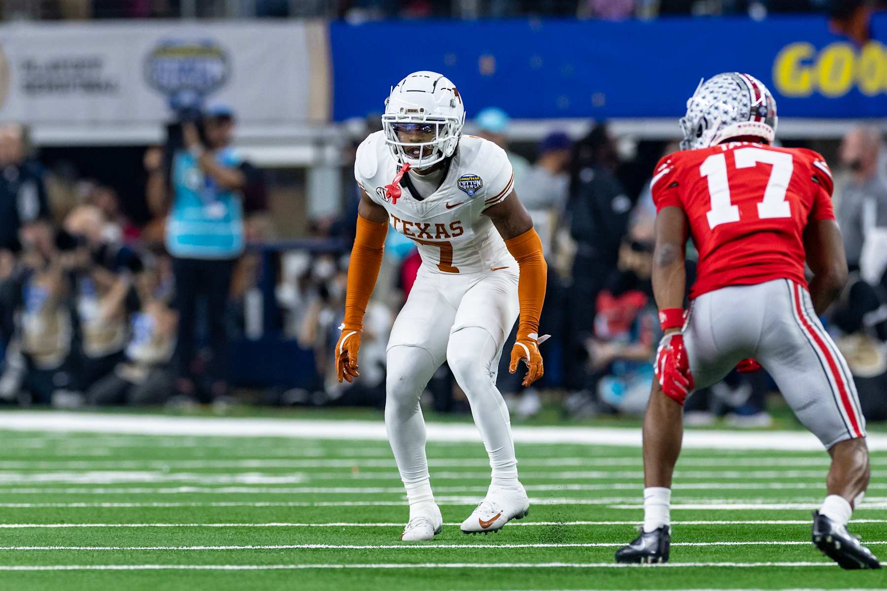 ARLINGTON, TX - JANUARY 10: Texas Longhorns defensive back Jahdae Barron (#7) looks up field during the CFP Semifinal Cotton Bowl Classic football game between the Ohio State Buckeyes and Texas Longhorns on January 10, 2025 at AT&T Stadium in Arlington, TX.  (Photo by Matthew Visinsky/Icon Sportswire via Getty Images)