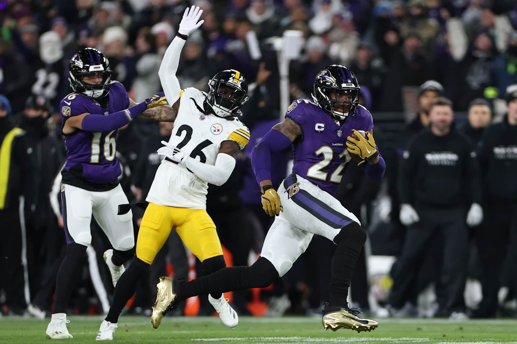 The Baltimore Ravens' Derrick Henry runs for a touchdown against the Pittsburgh Steelers. 