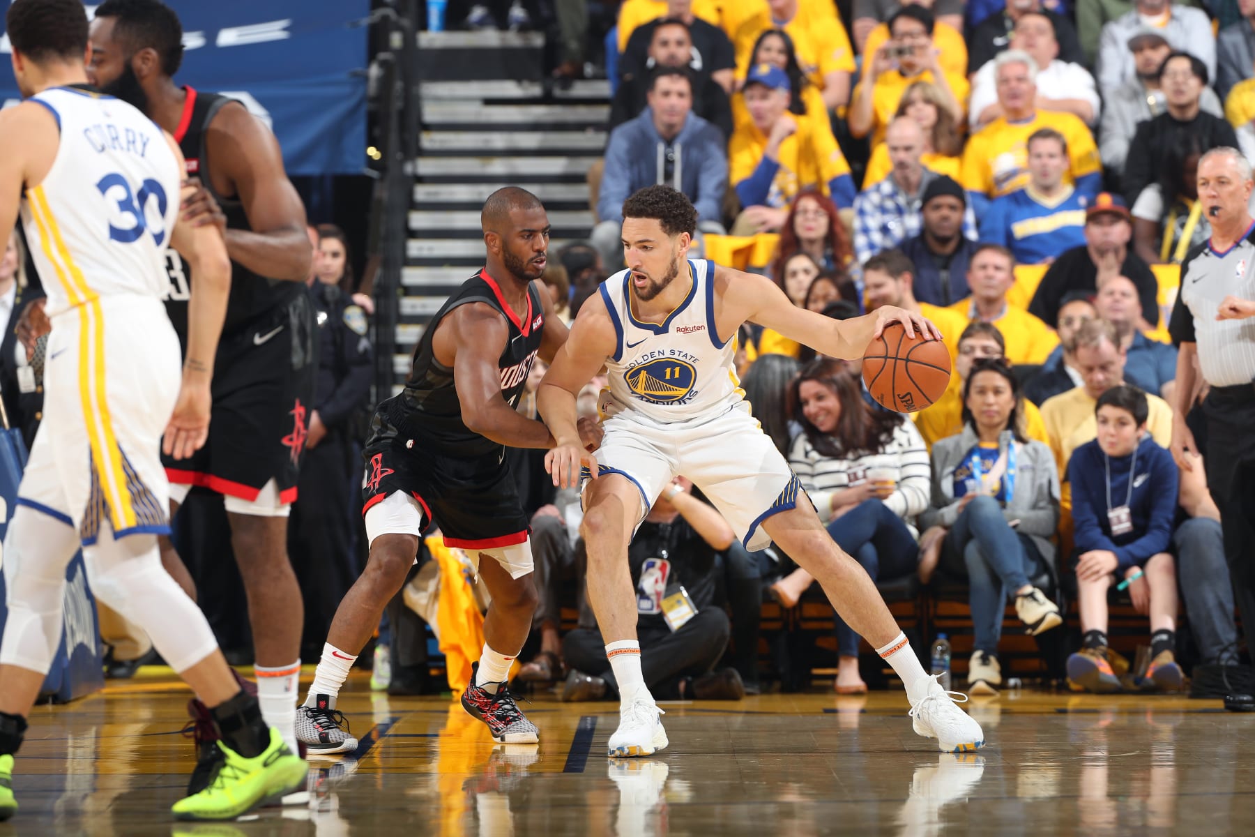 OAKLAND, CA - MAY 8: Chris Paul #3 of the Houston Rockets defends Klay Thompson #11 of the Golden State Warriors during Game Five of the Western Conference Semifinals of the 2019 NBA Playoffs on May 8, 2019 at ORACLE Arena in Oakland, California. NOTE TO USER: User expressly acknowledges and agrees that, by downloading and/or using this photograph, user is consenting to the terms and conditions of Getty Images License Agreement. Mandatory Copyright Notice: Copyright 2019 NBAE (Photo by Joe Murphy/NBAE via Getty Images)