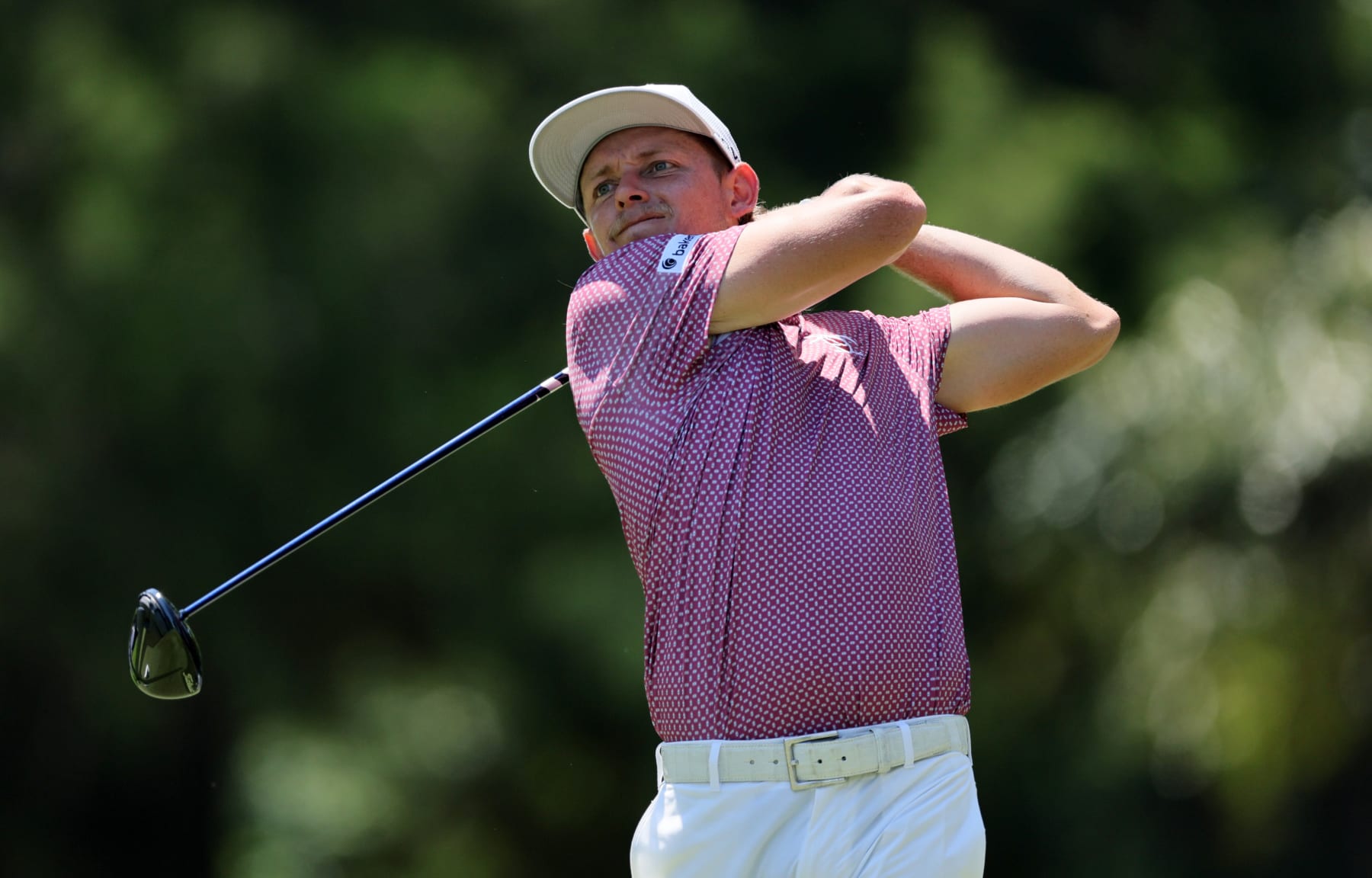 MEMPHIS, TENNESSEE - AUGUST 14: Cameron Smith of Australia plays his shot from the seventh tee during the final round of the FedEx St. Jude Championship at TPC Southwind on August 14, 2022 in Memphis, Tennessee. (Photo by Andy Lyons/Getty Images) MEMPHIS, TENNESSEE - AUGUST 14: Cameron Smith of Australia plays his shot from the seventh tee during the final round of the FedEx St. Jude Championship at TPC Southwind on August 14, 2022 in Memphis, Tennessee. (Photo by Andy Lyons/Getty Images)
