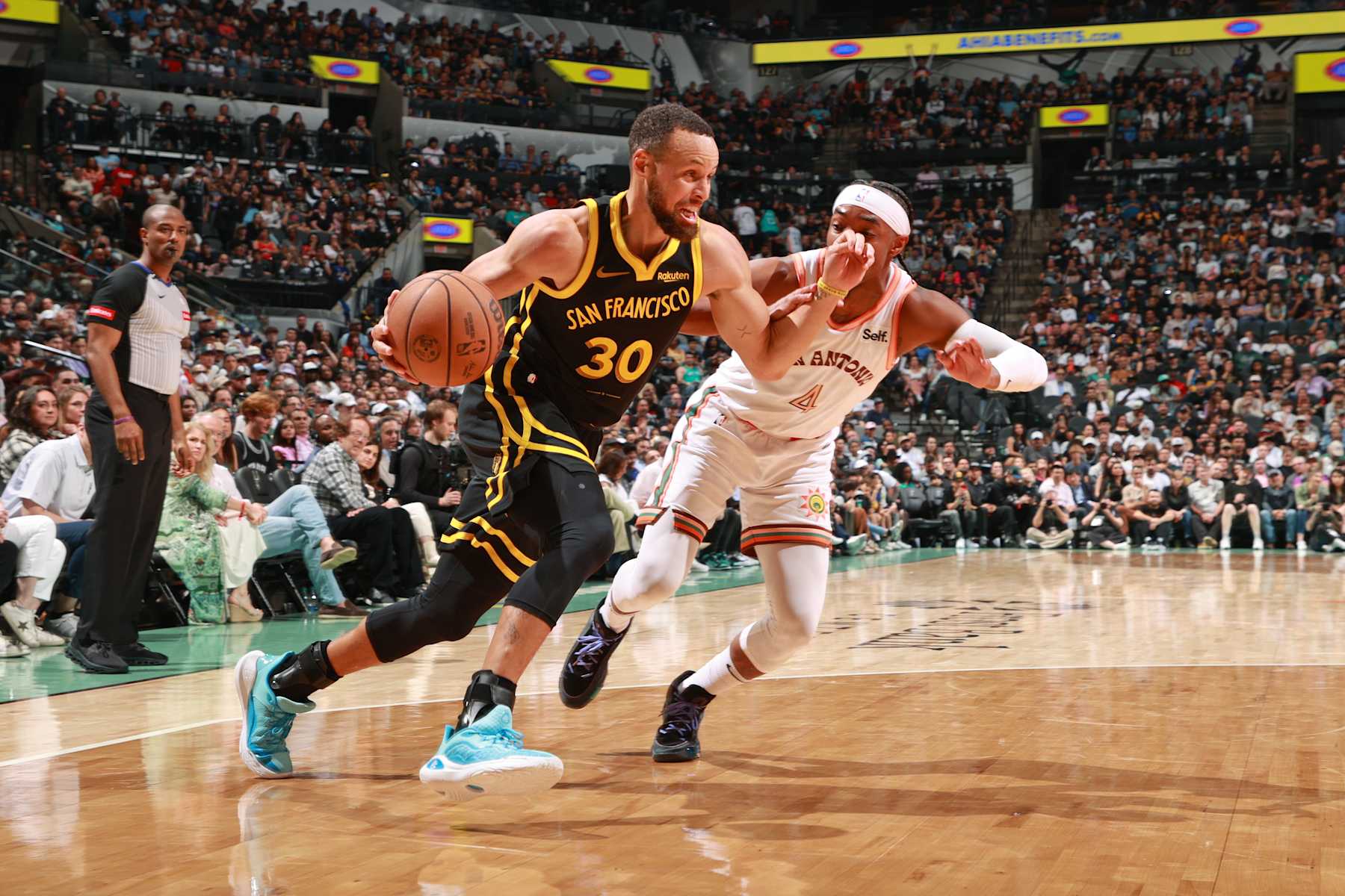 SAN ANTONIO, TX - MARCH 31: Stephen Curry #30 of the Golden State Warriors drives to the basket during the game against the San Antonio Spurs  on March 31, 2024 at the Frost Bank Center in San Antonio, Texas. NOTE TO USER: User expressly acknowledges and agrees that, by downloading and or using this photograph, user is consenting to the terms and conditions of the Getty Images License Agreement. Mandatory Copyright Notice: Copyright 2024 NBAE (Photos by Joe Murphy/NBAE via Getty Images)