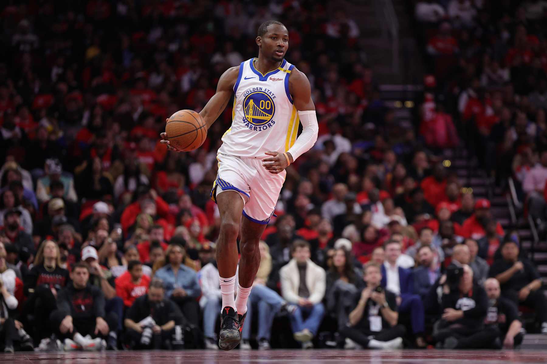 HOUSTON, TEXAS - DECEMBER 11: Jonathan Kuminga #00 of the Golden State Warriors drives against the Houston Rockets during the second half of a quarterfinal game in the NBA Emirates Cup at Toyota Center on December 11, 2024 in Houston, Texas. NOTE TO USER: User expressly acknowledges and agrees that, by downloading and or using this photograph, User is consenting to the terms and conditions of the Getty Images License Agreement. (Photo by Alex Slitz/Getty Images)