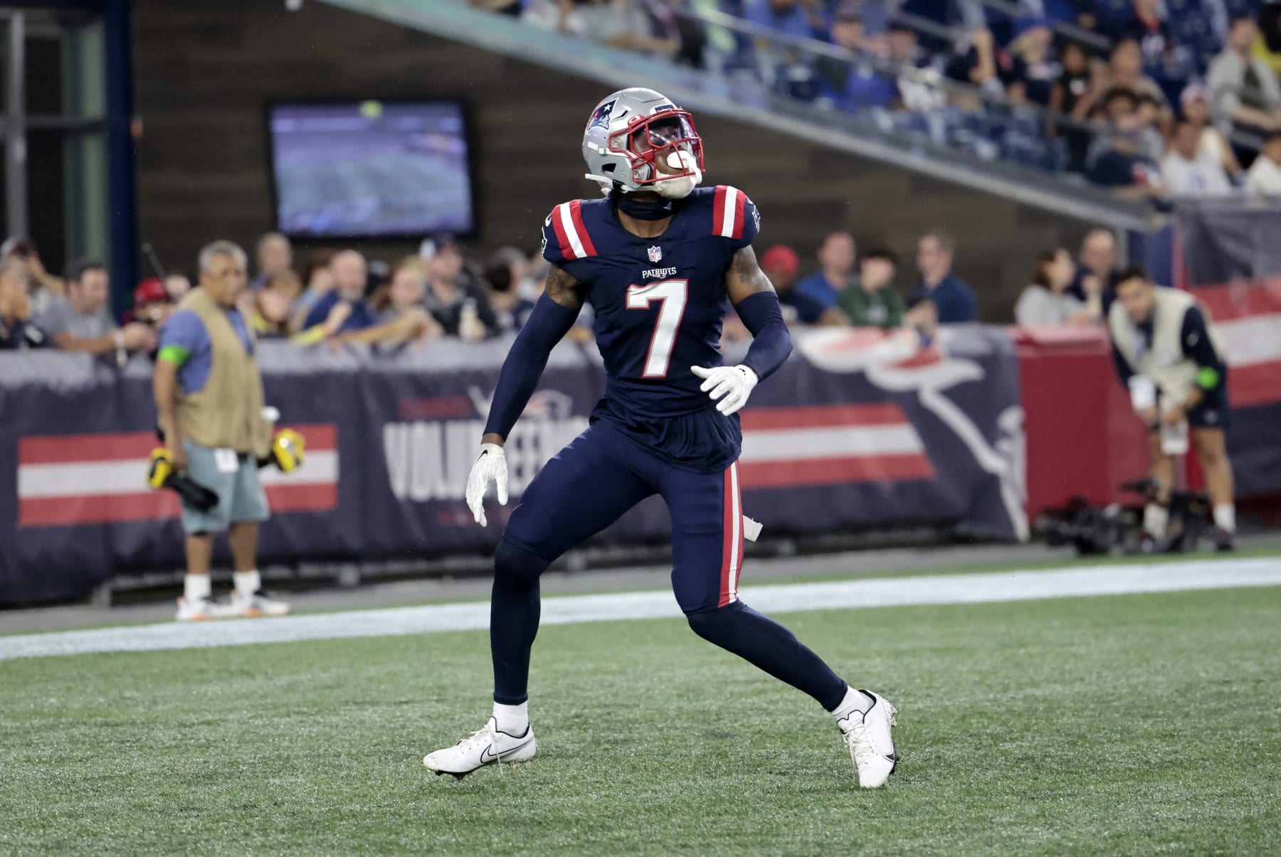 FOXBOROUGH, MA - AUGUST 10: New England Patriots cornerback Isaiah Bolden (7) gauges a punt during a preseason game between the New England Patriots and the Houston Texans on August 10, 2023, at Gillette Stadium in Foxborough, Massachusetts. (Photo by Fred Kfoury III/Icon Sportswire via Getty Images)