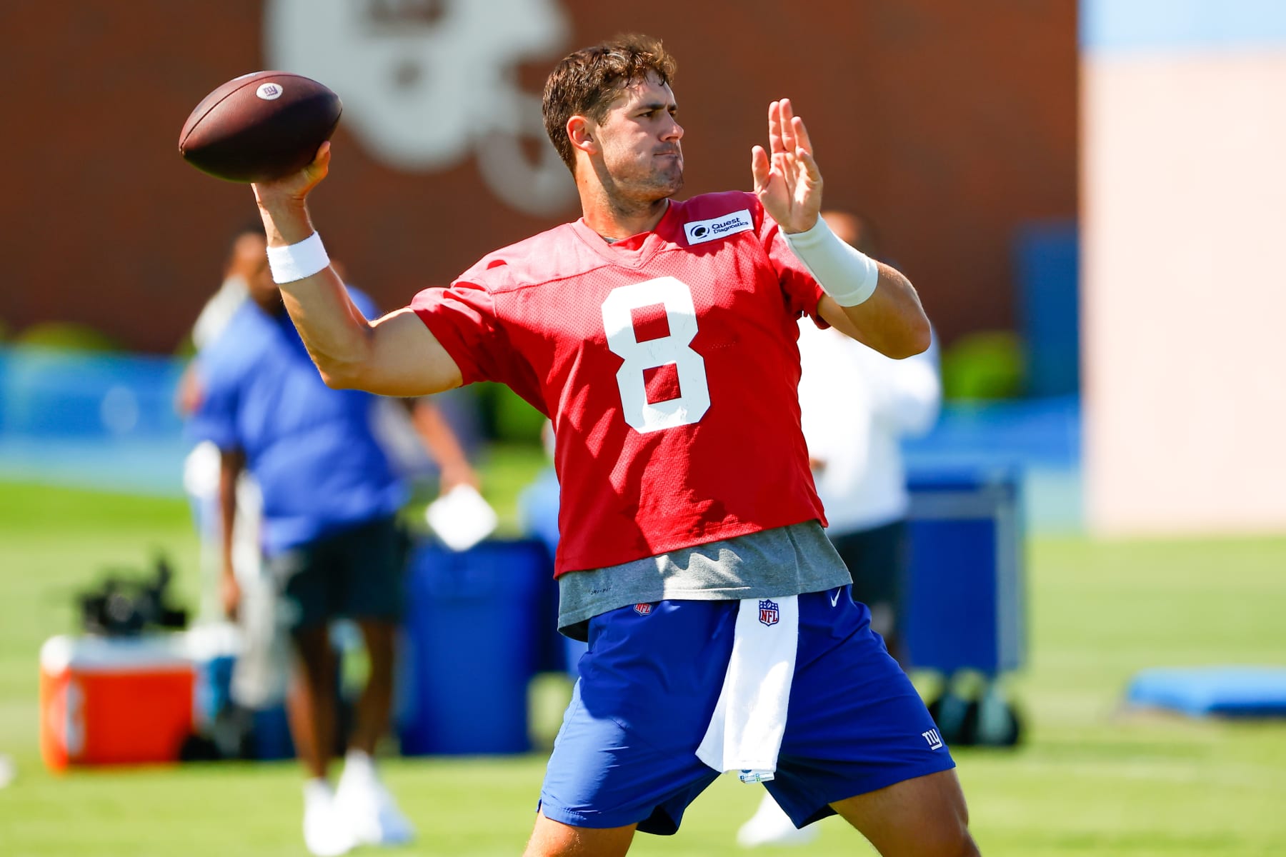 EAST RUTHERFORD, NJ - JULY 30:  Daniel Jones (8) New York Giants quarterback drops back to pass during training camp on July 30, 2022 at Quest Diagnostics Training Center in East Rutherford, New Jersey.  (Photo by Rich Graessle/Icon Sportswire via Getty Images)