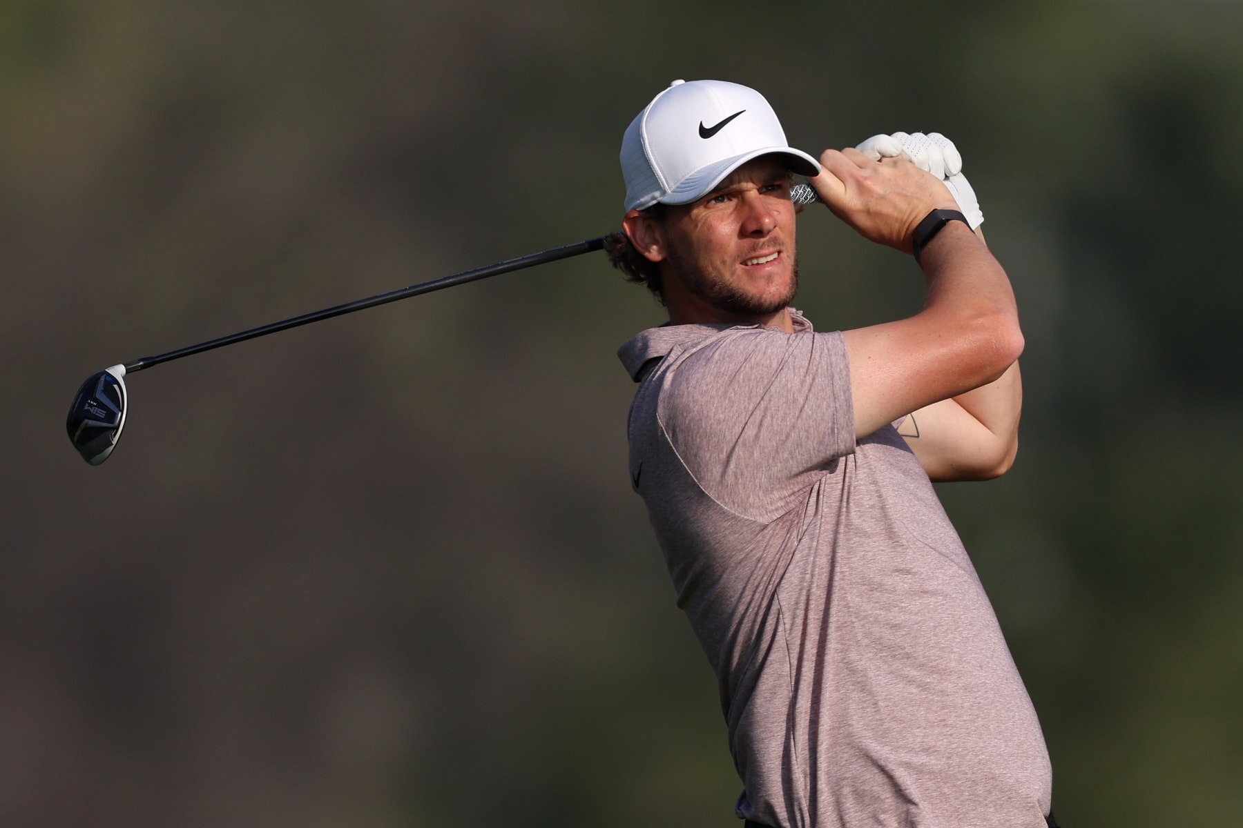 DUBAI, UNITED ARAB EMIRATES - JANUARY 30: Thomas Pieters of Belgium plays their second shot on the 3rd hole during the Final Round on Day Five of the Hero Dubai Desert Classic at Emirates Golf Club on January 30, 2023 in Dubai, United Arab Emirates. (Photo by Warren Little/Getty Images)