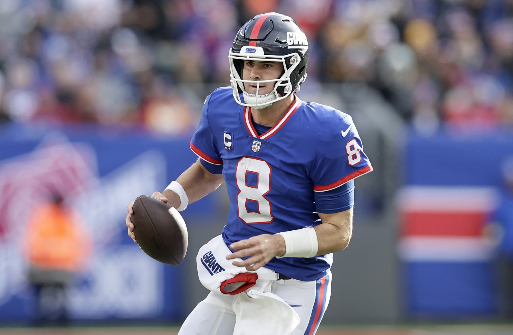 EAST RUTHERFORD, NEW JERSEY - DECEMBER 04: (NEW YORK DAILIES OUT)  Daniel Jones #8 of the New York Giants in action against the Washington Commanders at MetLife Stadium on December 04, 2022 in East Rutherford, New Jersey. The game ended in a 20-20 tie. (Photo by Jim McIsaac/Getty Images)
