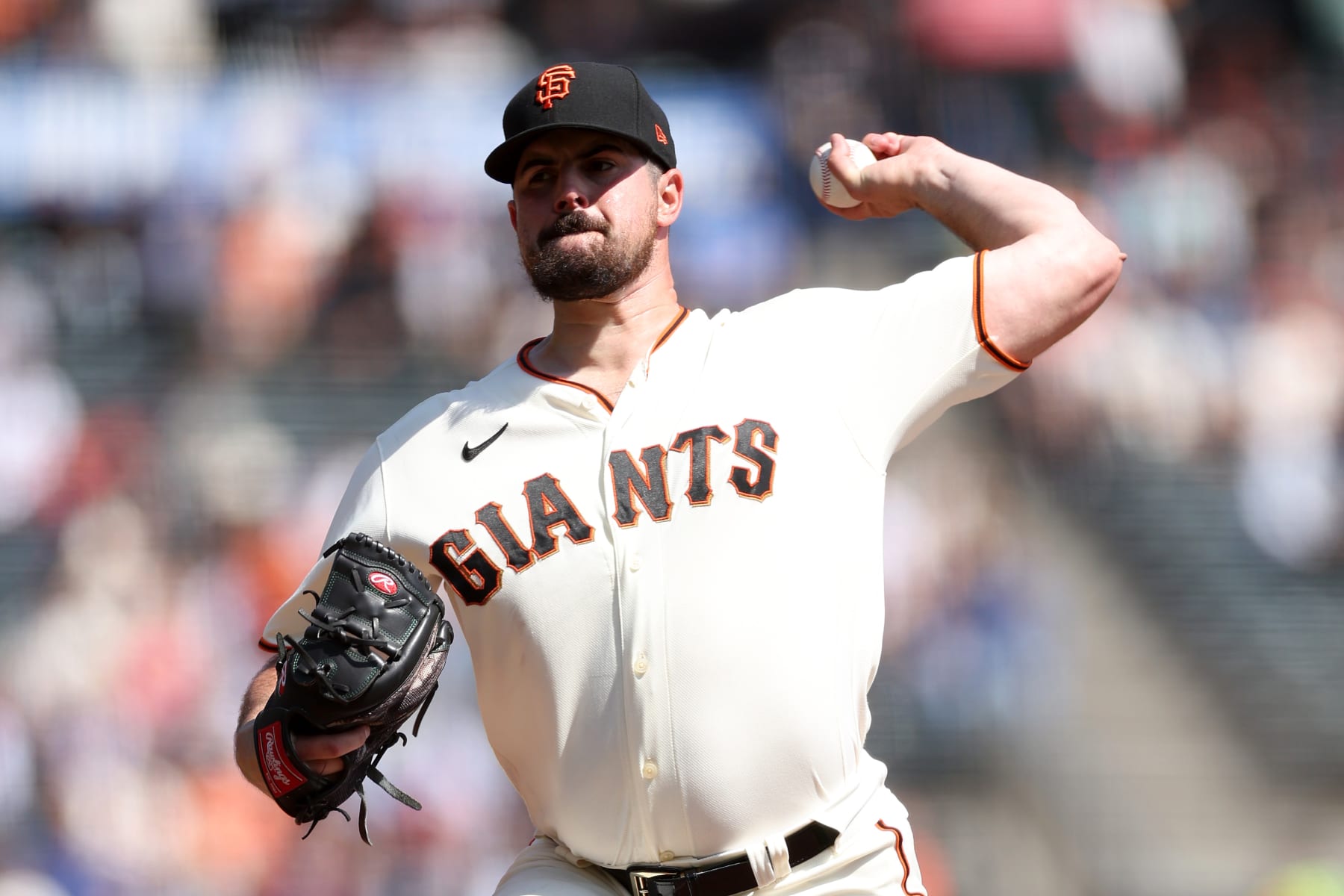 SAN FRANCISCO, CALIFORNIA - SEPTEMBER 14: Carlos Rodon #16 of the San Francisco Giants pitches against the Atlanta Braves in the second inning at Oracle Park on September 14, 2022 in San Francisco, California. (Photo by Ezra Shaw/Getty Images)