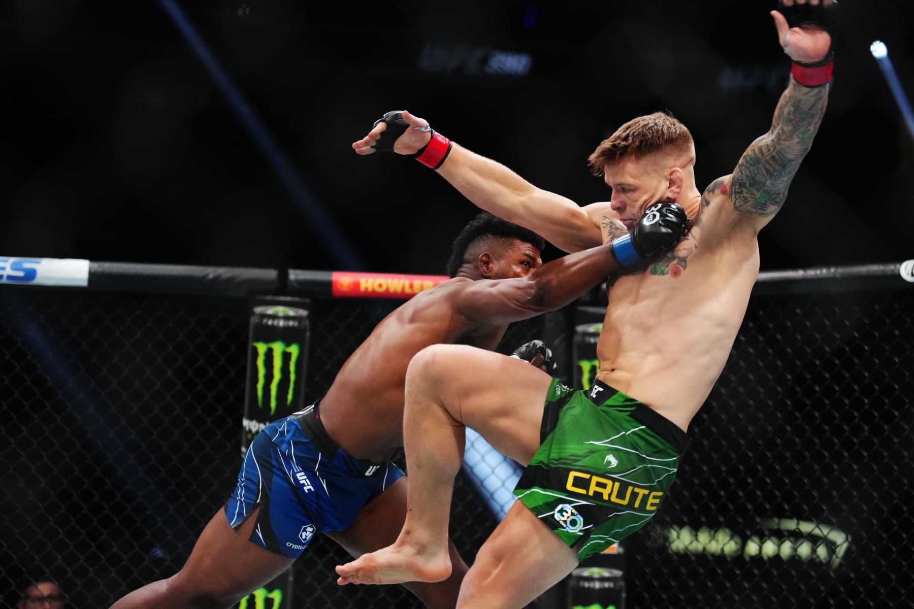 LAS VEGAS, NEVADA - JULY 08: (L-R) Alonzo Menifield punches Jimmy Crute of Australia in a light heavyweight fight during the UFC 290 event at T-Mobile Arena on July 08, 2023 in Las Vegas, Nevada. (Photo by Chris Unger/Zuffa LLC via Getty Images) LAS VEGAS, NEVADA - JULY 08: (L-R) Alonzo Menifield punches Jimmy Crute of Australia in a light heavyweight fight during the UFC 290 event at T-Mobile Arena on July 08, 2023 in Las Vegas, Nevada. (Photo by Chris Unger/Zuffa LLC via Getty Images)