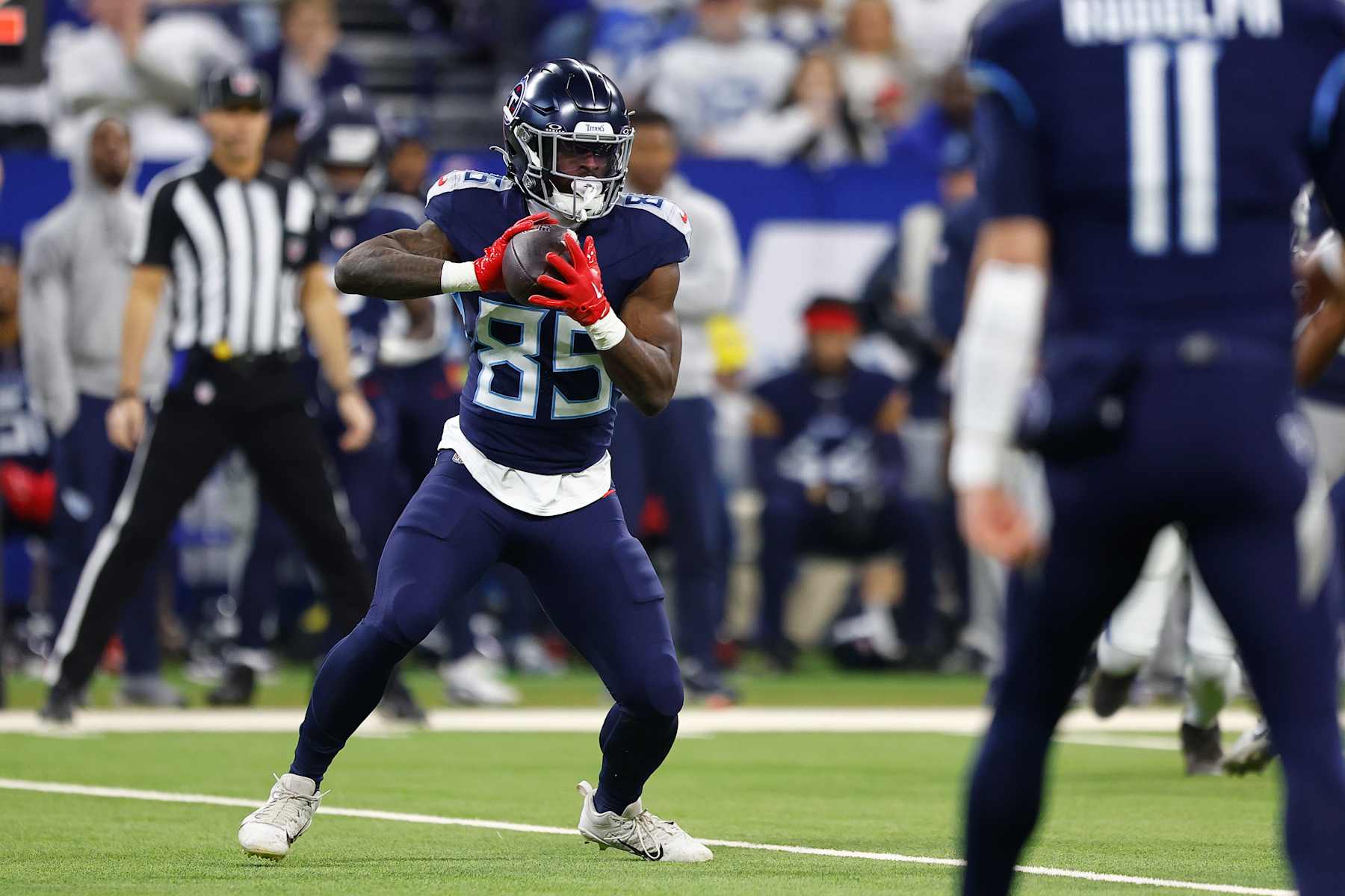 INDIANAPOLIS, IN - DECEMBER 22: Tennessee Titans tight end Chig Okonkwo (85) makes the catch during a NFL game between the Tennessee Titans and the Indianapolis Colts on December 22, 2024 at Lucas Oil Stadium in Indianapolis, IN.  (Photo by Jeffrey Brown/Icon Sportswire via Getty Images)