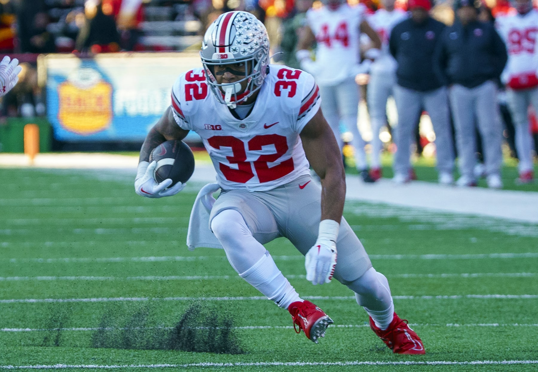 COLLEGE PARK, MD - NOVEMBER 19: Ohio State Buckeyes running back TreVeyon Henderson (32) finds space on his way to a touchdown early in the first quarter during a Big10 football game between the Maryland Terrapins and the Ohio State Buckeyes on November 19, 2022, at SECU Stadium, in College Park, Maryland.
(Photo by Tony Quinn/Icon Sportswire via Getty Images)
