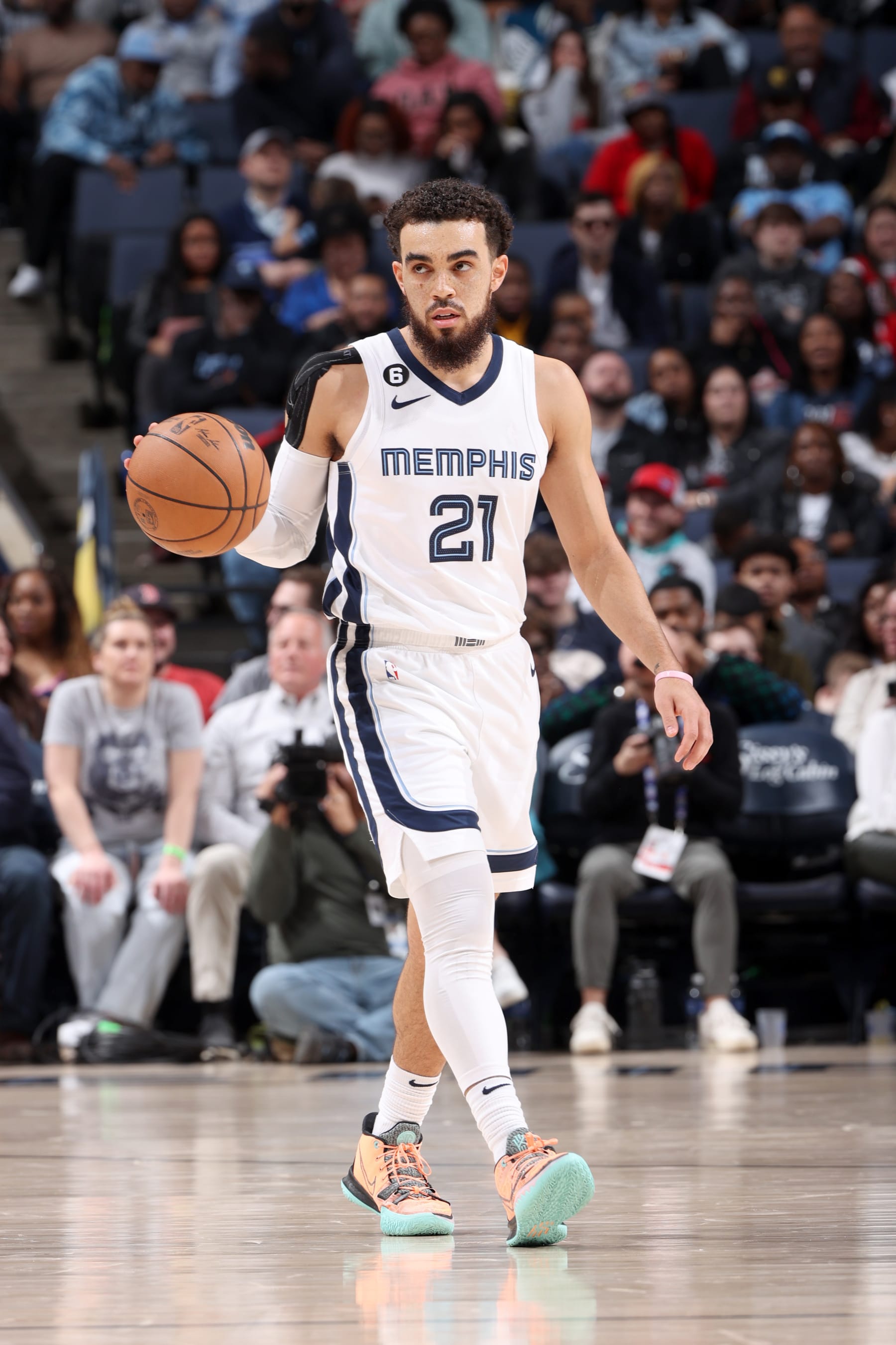 MEMPHIS, TN - FEBRUARY 7: Tyus Jones #21 of the Memphis Grizzlies moves the ball during the game against the Chicago Bulls on February 7, 2023 at FedExForum in Memphis, Tennessee. NOTE TO USER: User expressly acknowledges and agrees that, by downloading and or using this photograph, User is consenting to the terms and conditions of the Getty Images License Agreement. Mandatory Copyright Notice: Copyright 2023 NBAE (Photo by Joe Murphy/NBAE via Getty Images)