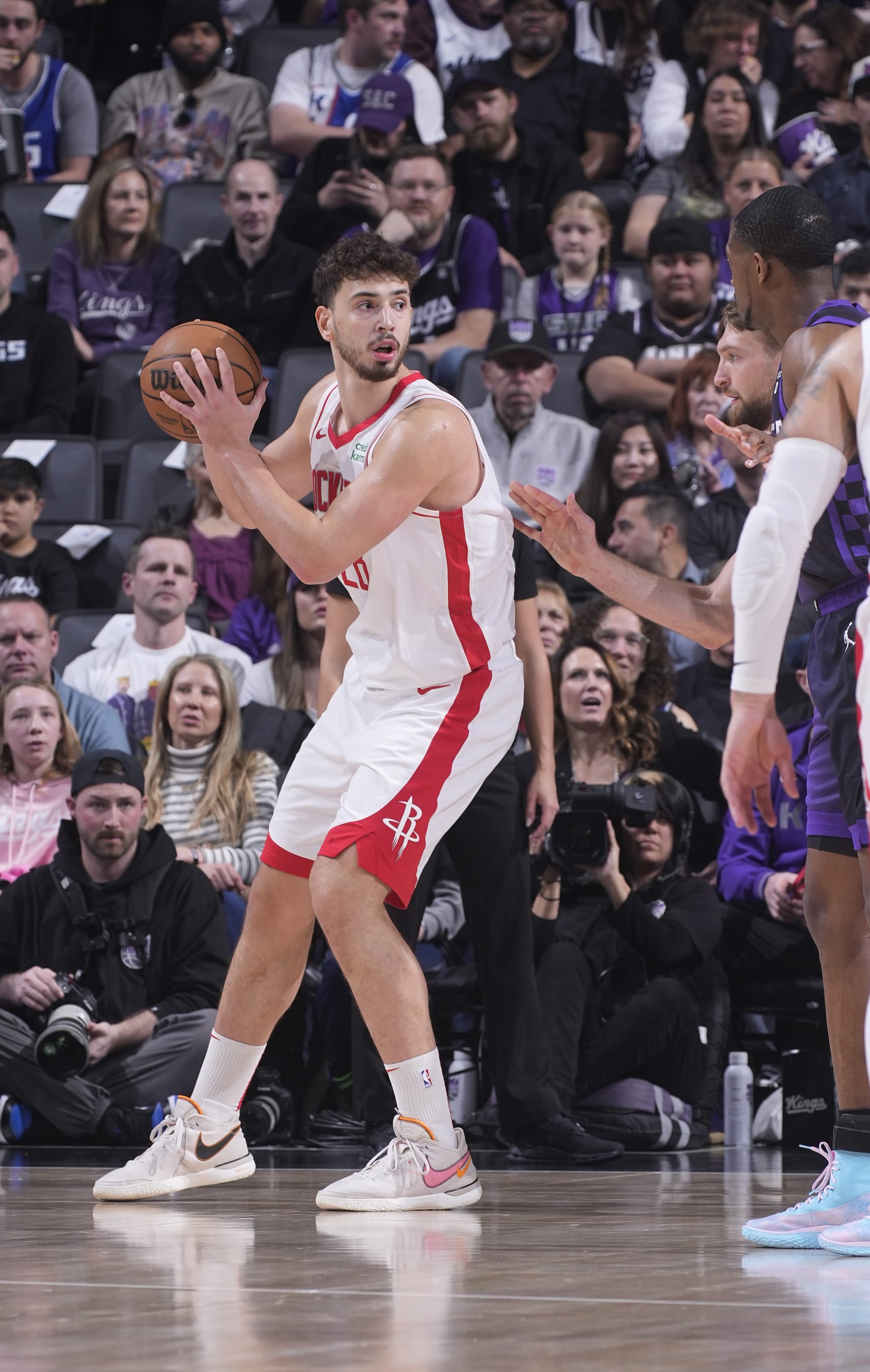 SACRAMENTO, CA - MARCH 10: Alperen Sengun #28 of the Houston Rockets posts up during the game against the Sacramento Kings on March 10, 2024 at Golden 1 Center in Sacramento, California. NOTE TO USER: User expressly acknowledges and agrees that, by downloading and or using this photograph, User is consenting to the terms and conditions of the Getty Images Agreement. Mandatory Copyright Notice: Copyright 2024 NBAE (Photo by Rocky Widner/NBAE via Getty Images)