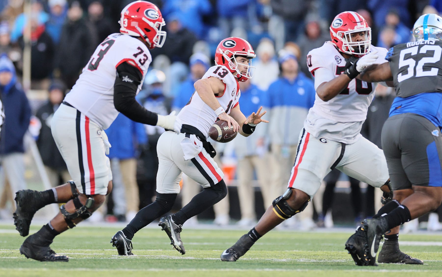 LEXINGTON, KENTUCKY - NOVEMBER 19: Stetson Bennett #13 of the Georgia Bulldogs runs with the ball against the Kentucky Wildcats at Kroger Field on November 19, 2022 in Lexington, Kentucky. (Photo by Andy Lyons/Getty Images)