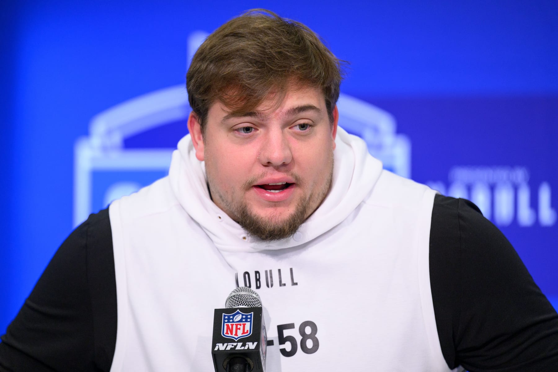 INDIANAPOLIS, IN - MARCH 02: Oregon offensive lineman Jackson Powers-Johnson answers questions from the media during the NFL Scouting Combine on March 2, 2024, at the Indiana Convention Center in Indianapolis, IN. (Photo by Zach Bolinger/Icon Sportswire via Getty Images)