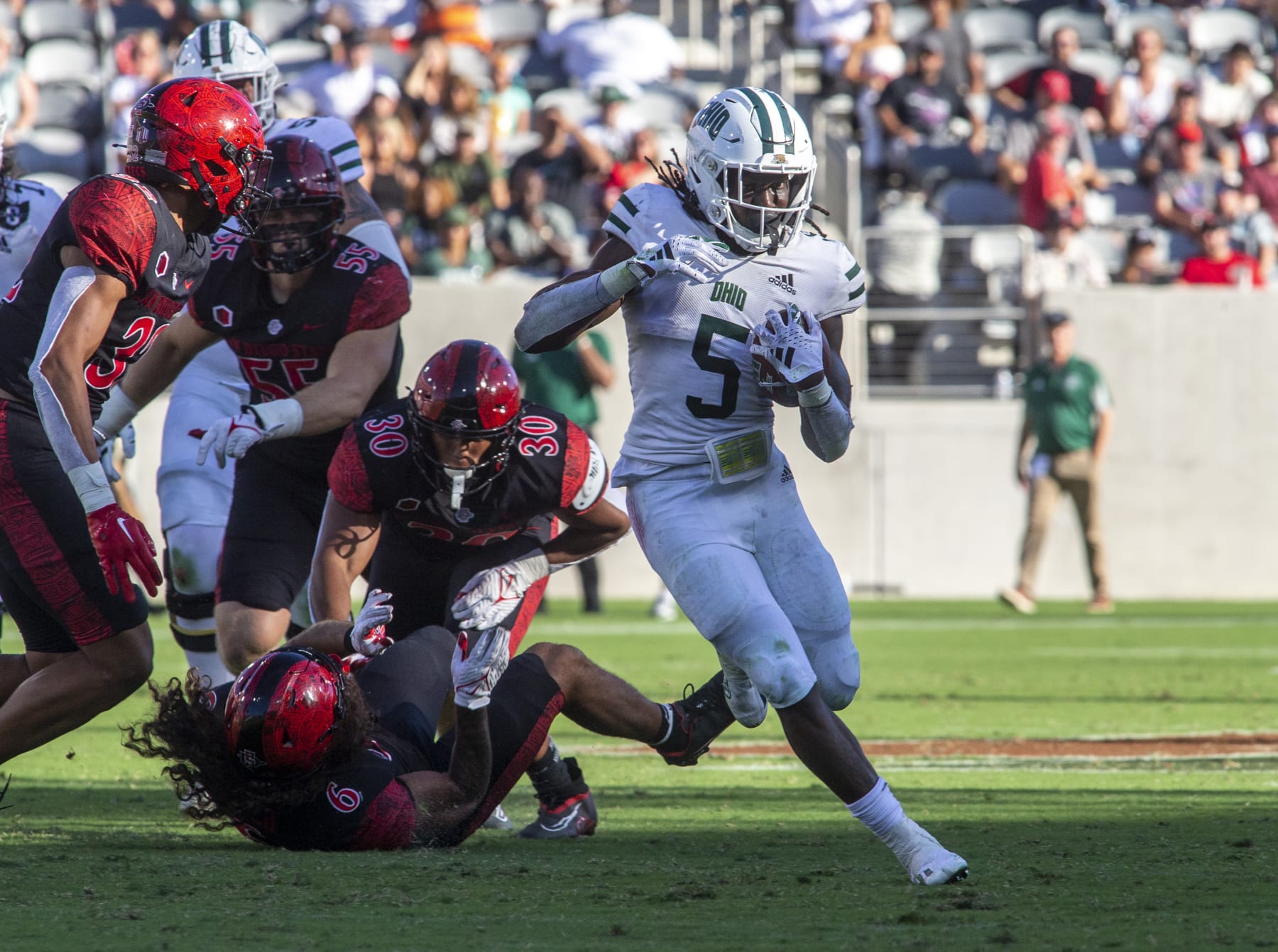 SAN DIEGO, CA - AUGUST 26: Ohio running back Sieh Bangura (5) rushes in the first half of a college football game between the Ohio Bobcats and the San Diego State Aztecs on August 26, 2023, at Snapdragon Stadium in San Diego, California. (Photo by Tony Ding/Icon Sportswire via Getty Images)