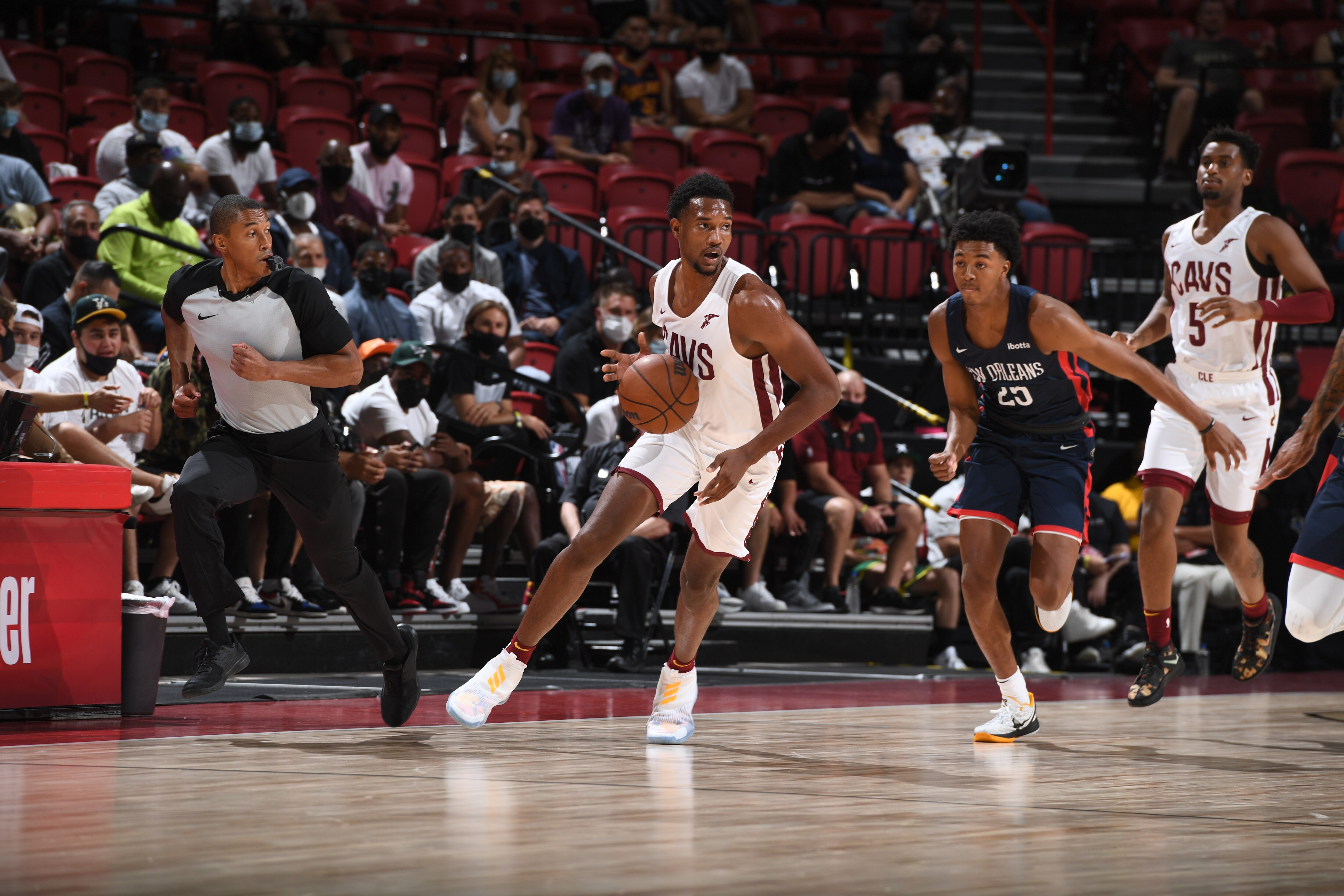 LAS VEGAS, NV - AUGUST 13: Evan Mobley #4 of the Cleveland Cavaliers dribbles during the game against the New Orleans Pelicans during the 2021 Las Vegas Summer League on August 13, 2021 at the Thomas & Mack Center in Las Vegas, Nevada. NOTE TO USER: User expressly acknowledges and agrees that, by downloading and/or using this Photograph, user is consenting to the terms and conditions of the Getty Images License Agreement. Mandatory Copyright Notice: Copyright 2021 NBAE (Photo by Garrett Ellwood/NBAE via Getty Images)