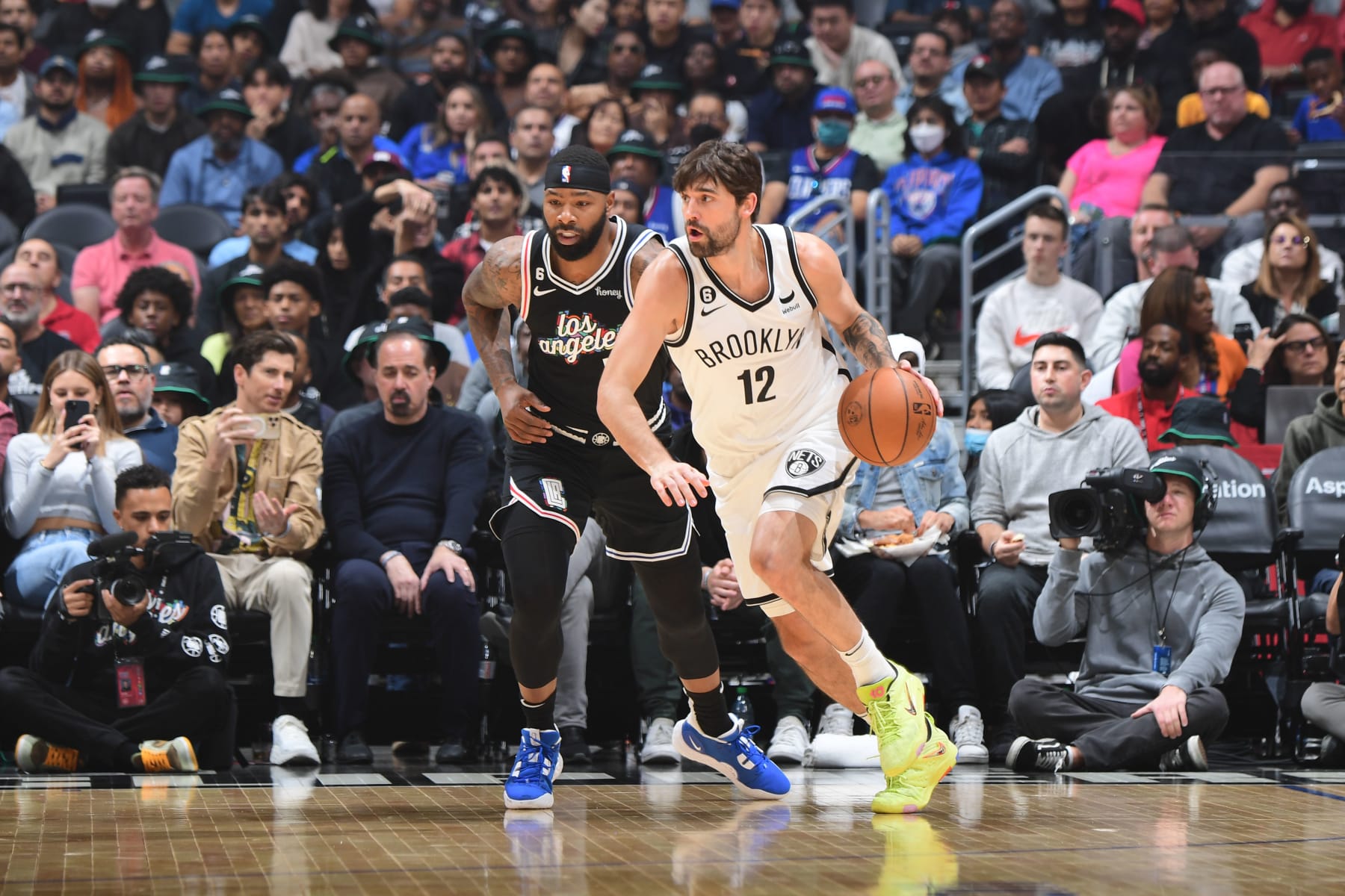 LOS ANGELES, CA - NOVEMBER 12: Joe Harris #12 of the Brooklyn Nets dribbles the ball during the game against the LA Clippers on November 12, 2022 at Crypto.com Arena in Los Angeles, California. NOTE TO USER: User expressly acknowledges and agrees that, by downloading and/or using this Photograph, user is consenting to the terms and conditions of the Getty Images License Agreement. Mandatory Copyright Notice: Copyright 2022 NBAE (Photo by Adam Pantozzi/NBAE via Getty Images)