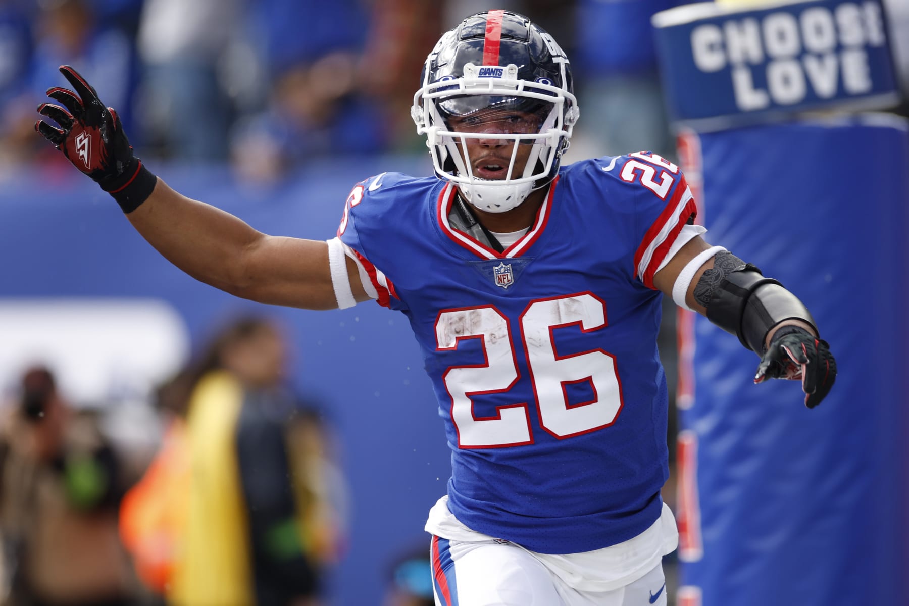 EAST RUTHERFORD, NEW JERSEY - OCTOBER 22: Saquon Barkley #26 of the New York Giants celebrates a touchdown in the second quarter of the game against the Washington Commanders at MetLife Stadium on October 22, 2023 in East Rutherford, New Jersey. (Photo by Sarah Stier/Getty Images)