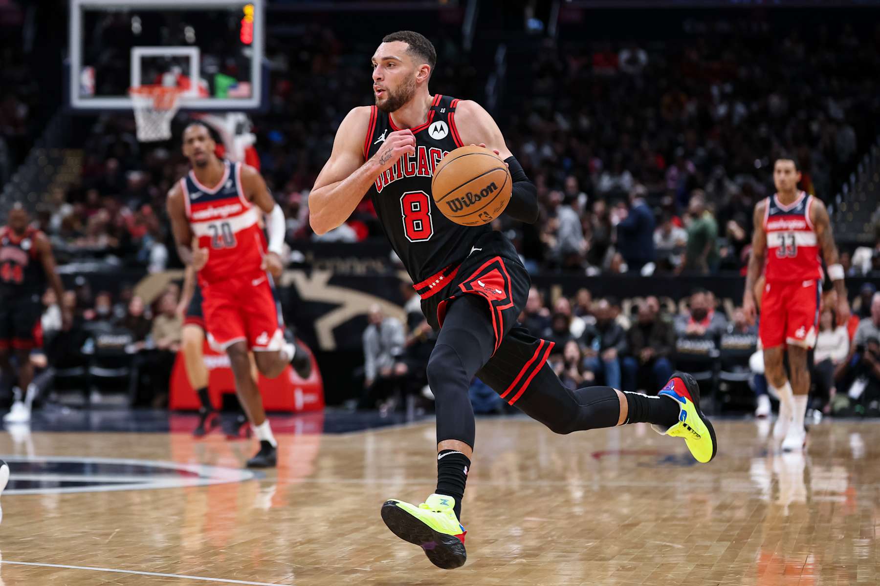 WASHINGTON, DC - JANUARY 01: Zach LaVine #8 of the Chicago Bulls drives to the basket against the Washington Wizards during the first half at Capital One Arena on January 1, 2025 in Washington, DC. NOTE TO USER: User expressly acknowledges and agrees that, by downloading and or using this photograph, User is consenting to the terms and conditions of the Getty Images License Agreement. (Photo by Scott Taetsch/Getty Images)