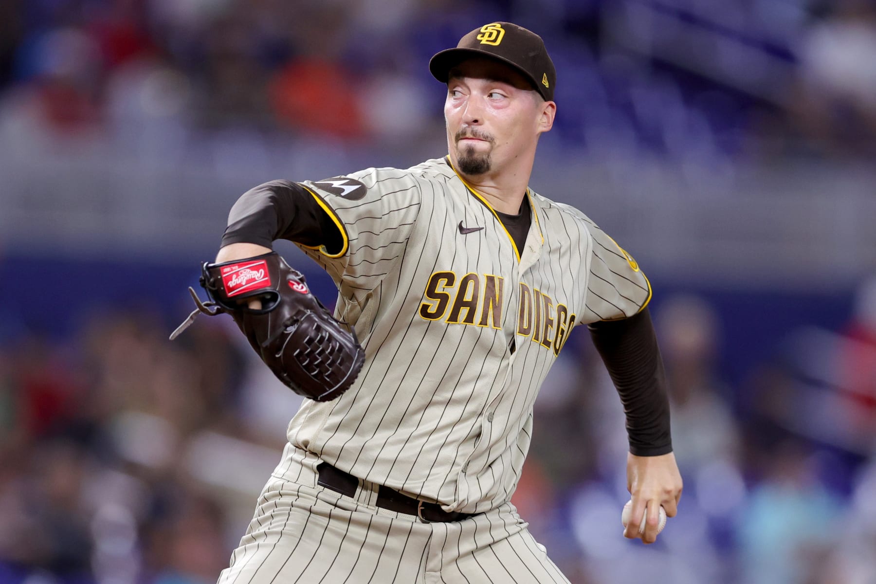 MIAMI, FLORIDA - MAY 31: Blake Snell #4 of the San Diego Padres delivers a pitch against the Miami Marlins during the first inning at loanDepot park on May 31, 2023 in Miami, Florida. (Photo by Megan Briggs/Getty Images)