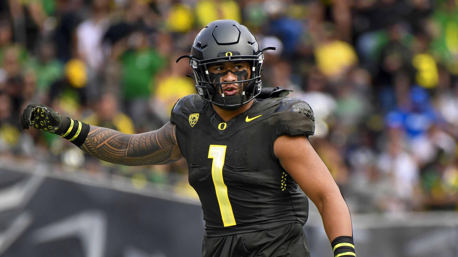 Oregon linebacker Noah Sewell (1) lines up against BYU during the first half of an NCAA college football game Saturday, Sept. 17, 2022, in Eugene, Ore. (AP Photo/Andy Nelson)
